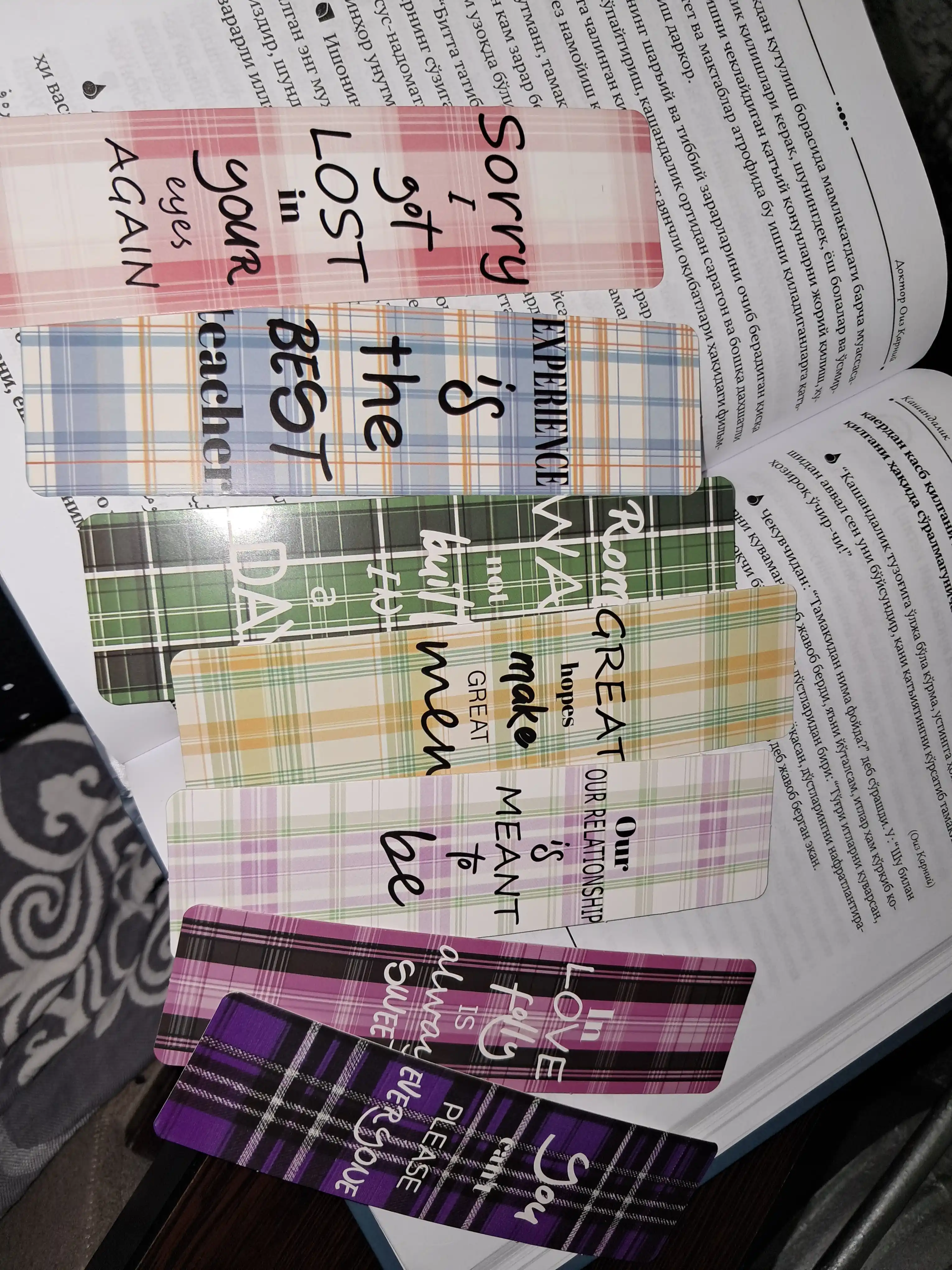 Картонные закладки для книг bookmark набор из 6 штук, разные дизайны, случайный выбор