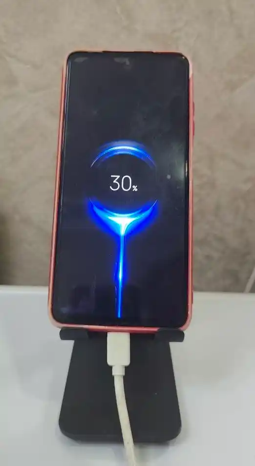 Telefon va planshet uchun sozlanadigan, buklanadigan taglik-ushlagich