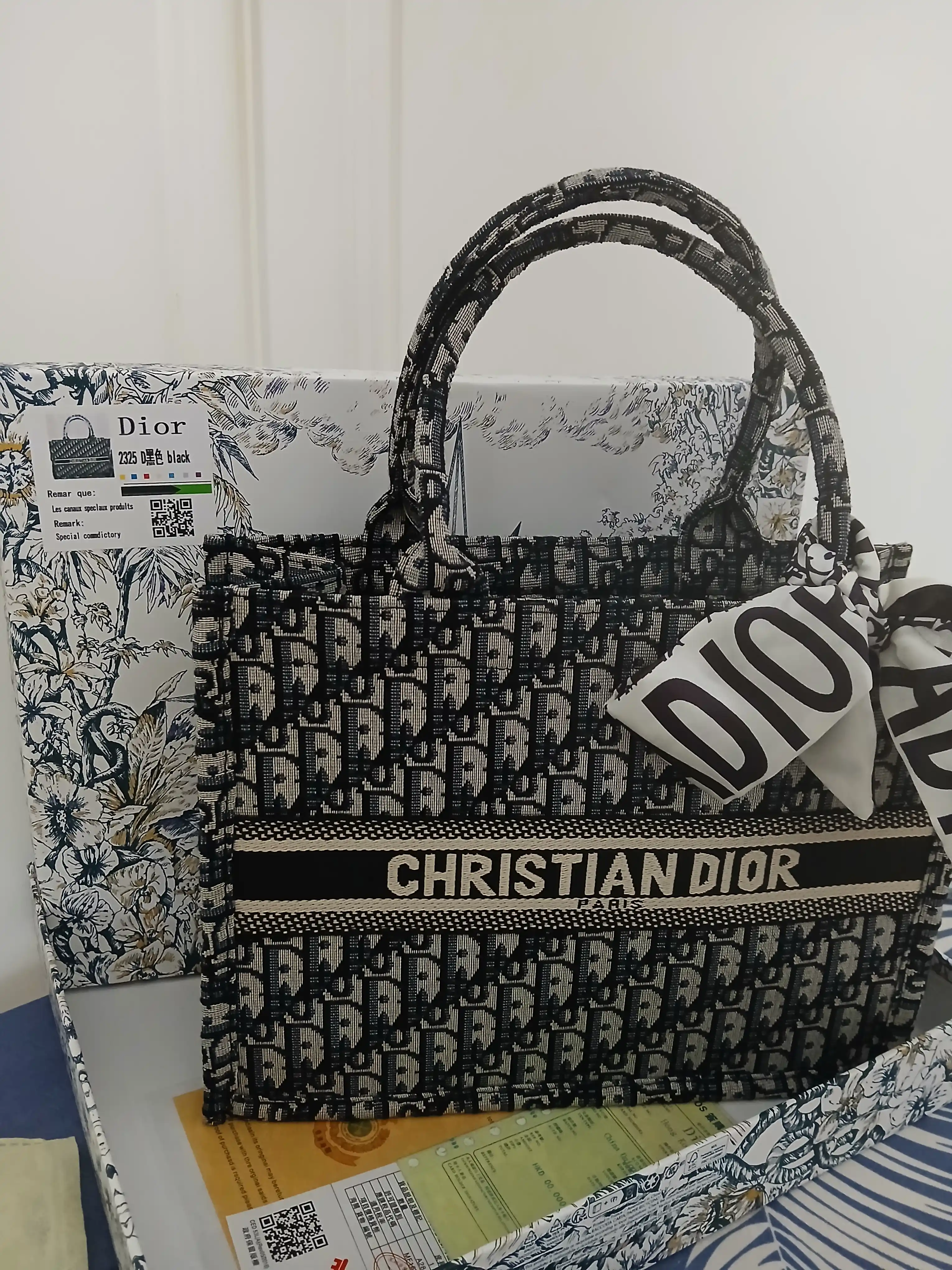 Christian Dior uslubidagi nafis ayollar sumkasi - premium dizayn