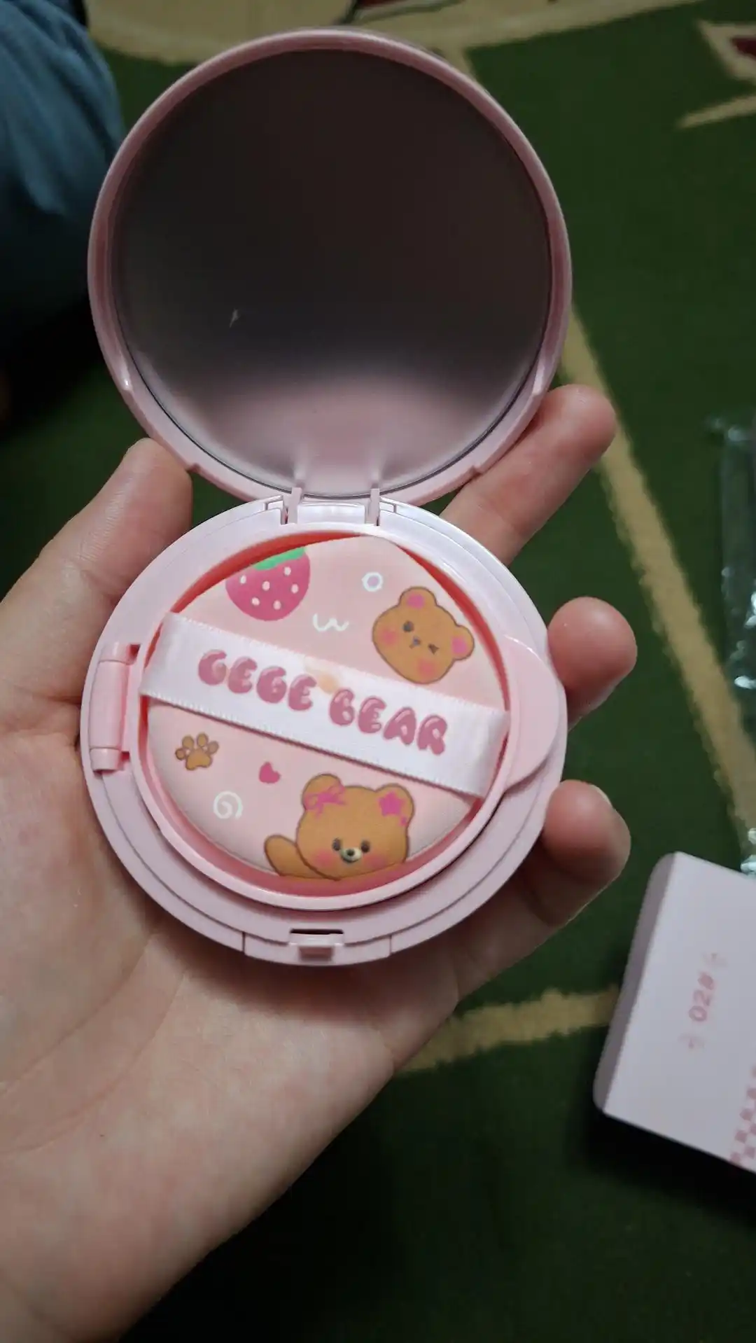 Gege bear yuzni okartiruvchi kushon va pudralik kushon