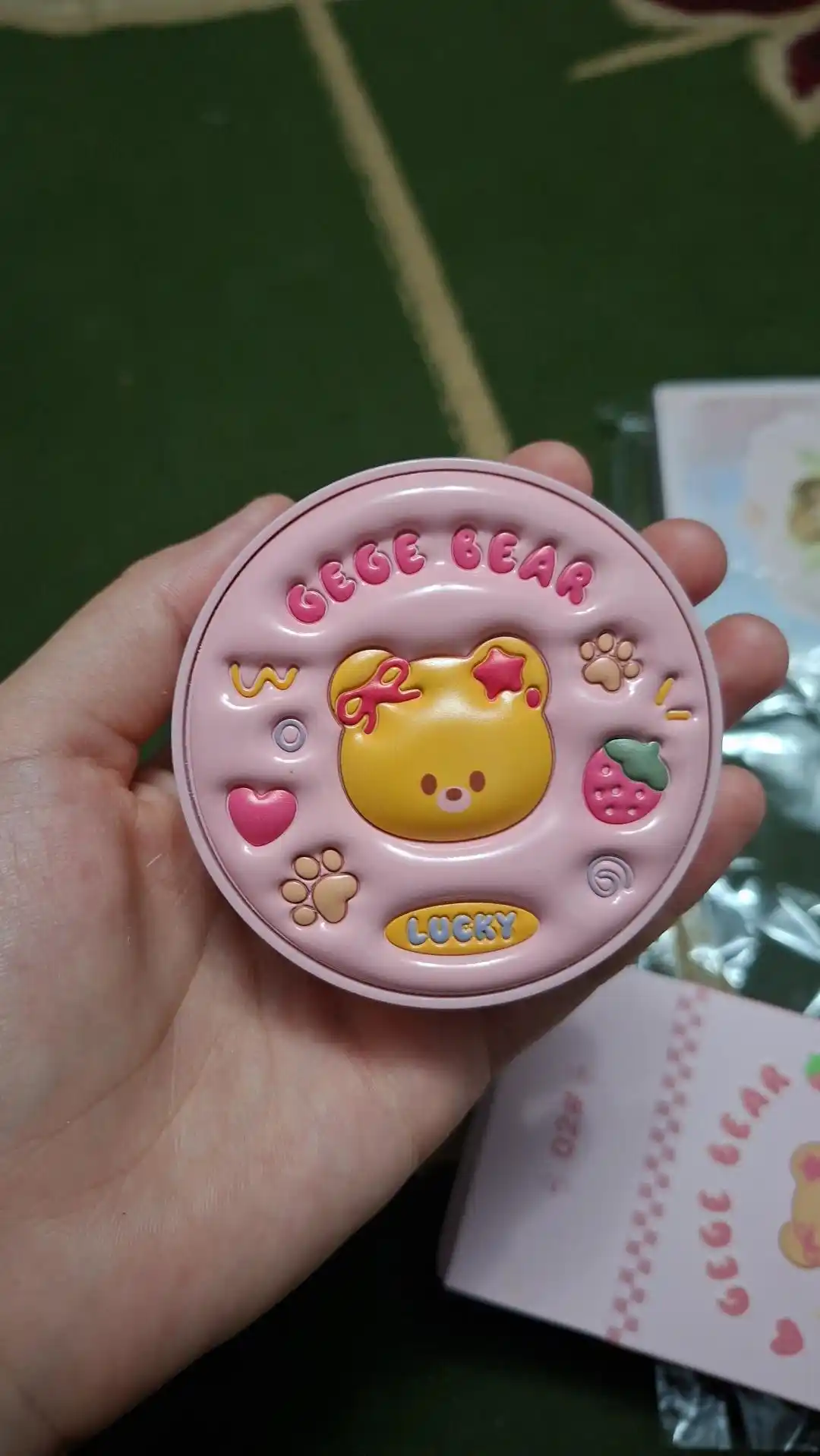Gege bear yuzni okartiruvchi kushon va pudralik kushon