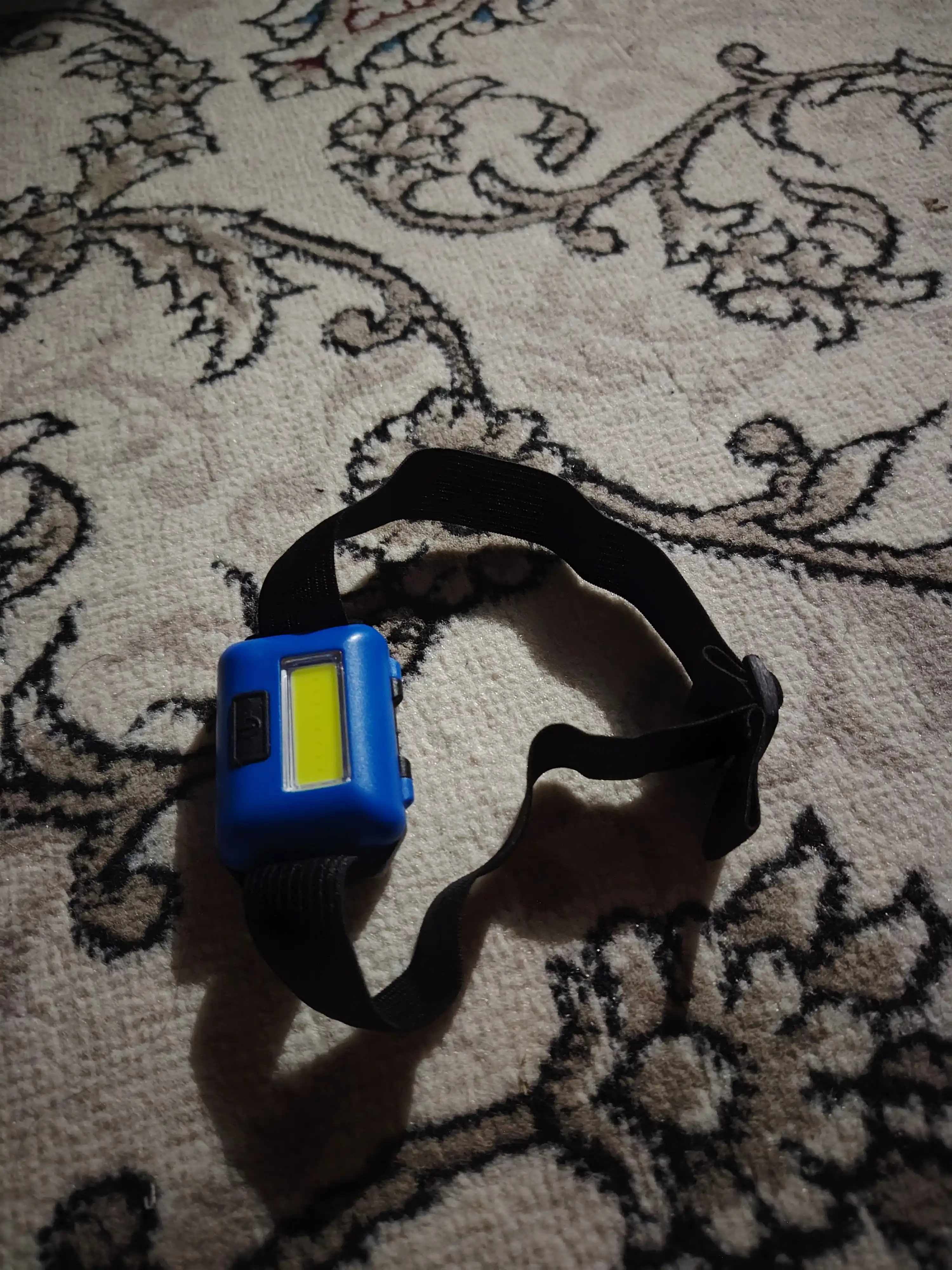 Походный туристический налобный фонарь на батарейках HeadLamp 