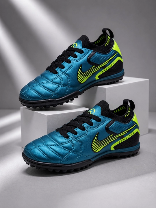 Bolalar uchun Nike Kusanov futbol butsasi, mini shipli, mashg‘ulot va o‘yin uchun, 27–32