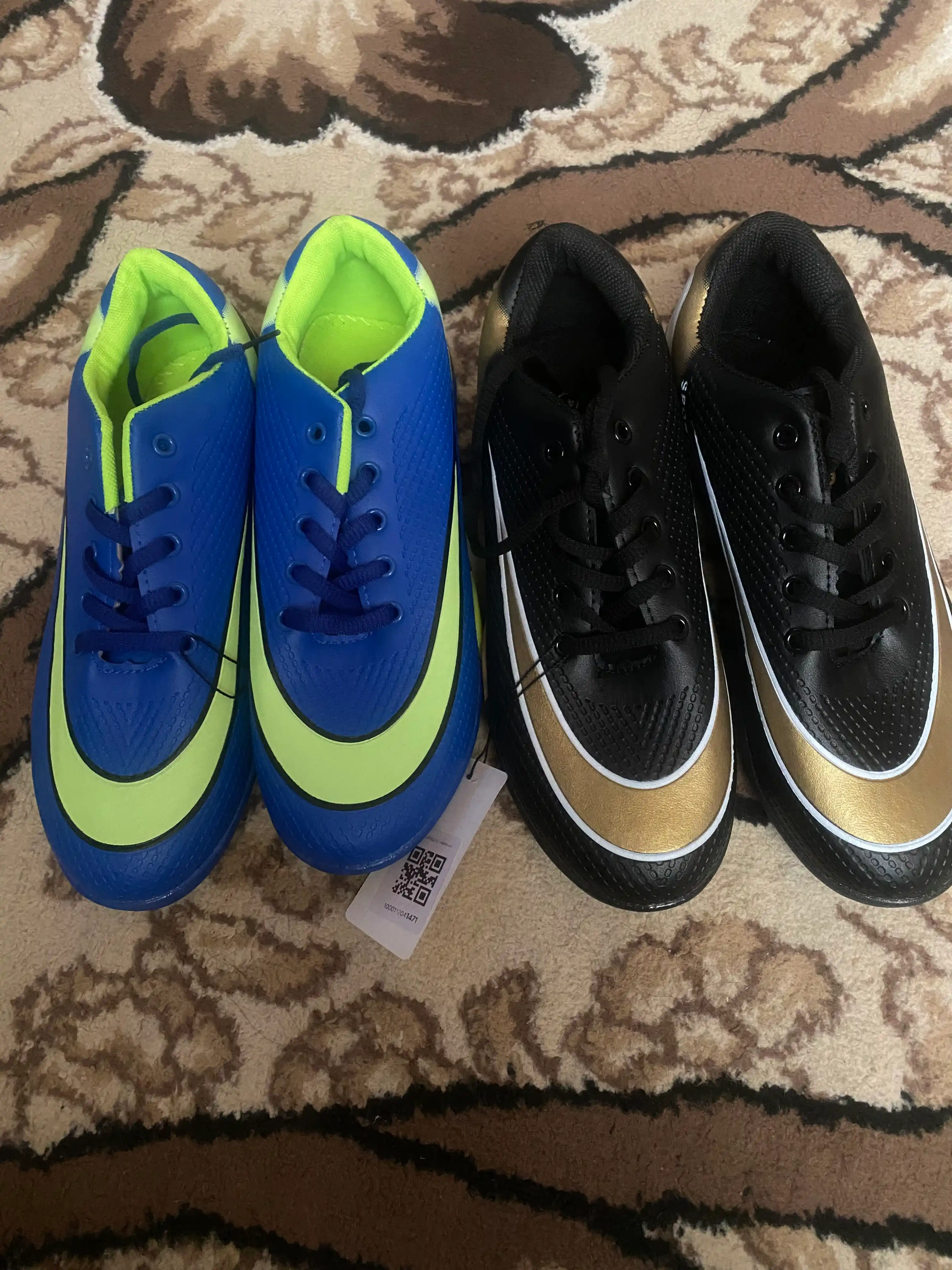 Futbol uchun qirq oyoqli butsi, erkaklar uchun