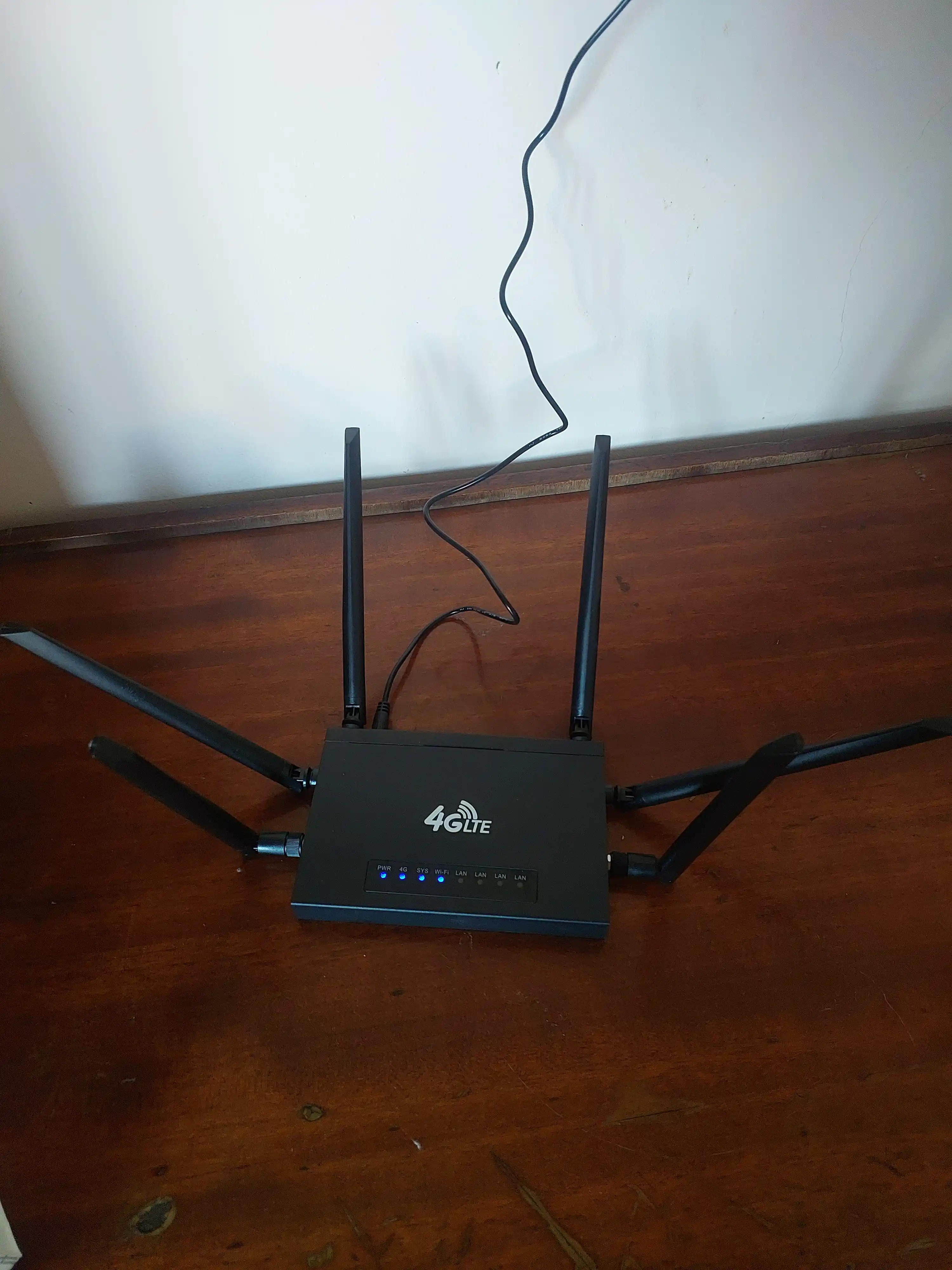 Wi-Fi router CPE, 3G, 4G+, SIM karta bilan ishlidi