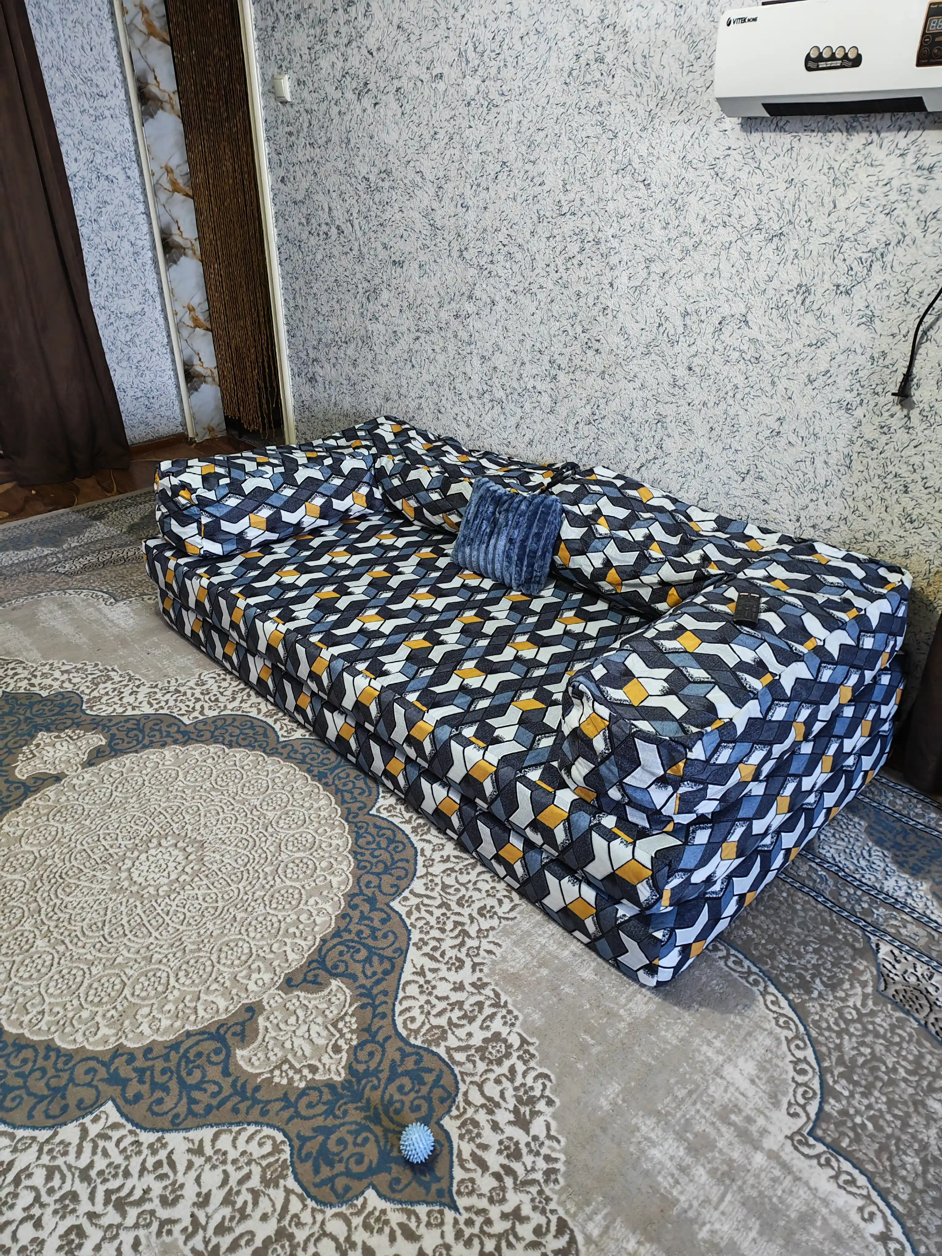 Divan karkazsiz