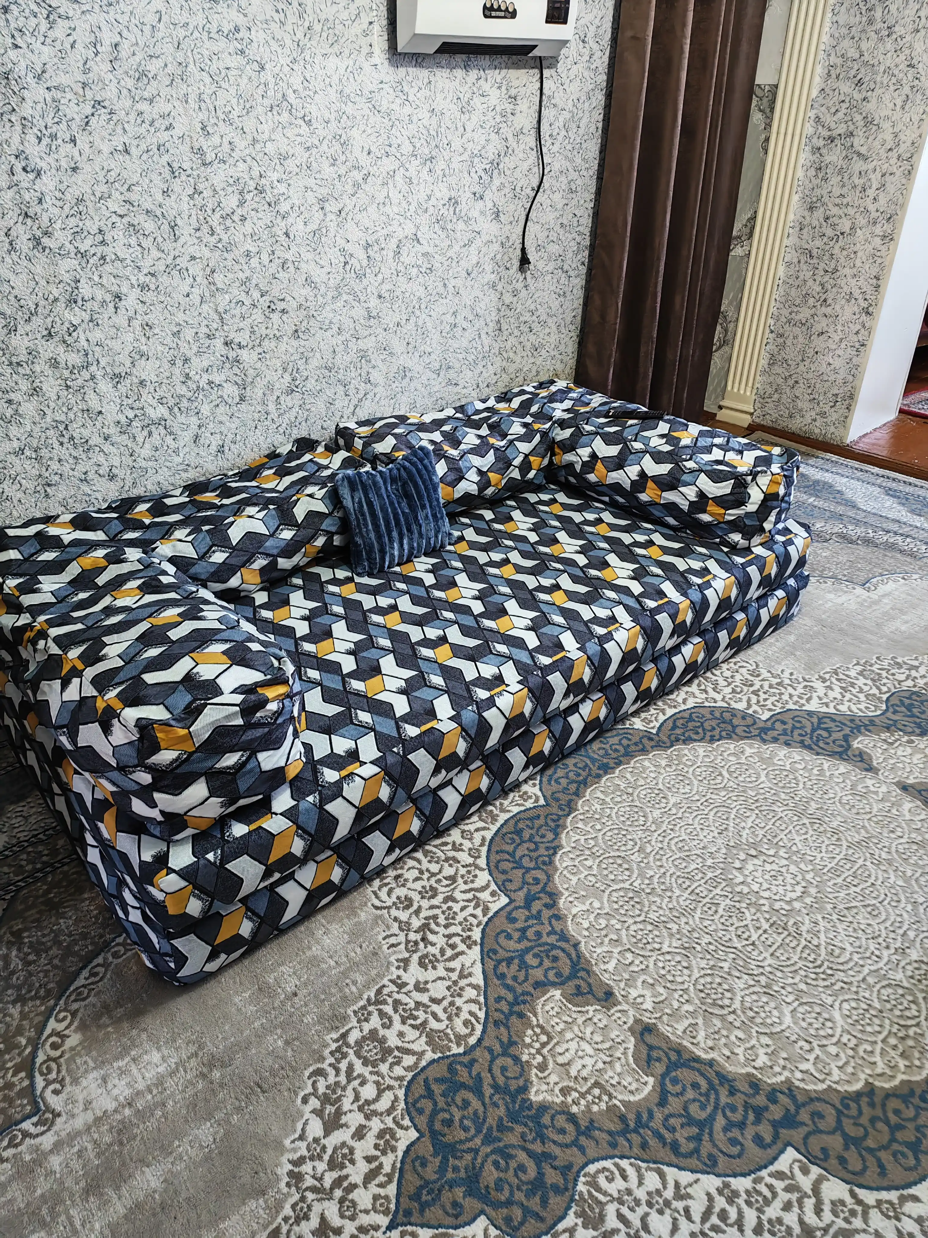 Divan karkazsiz