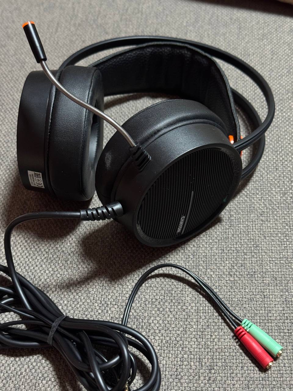 O'yin simli quloqchinlar CANYON Interceptor GH-8A, RGB yoritgich bilan