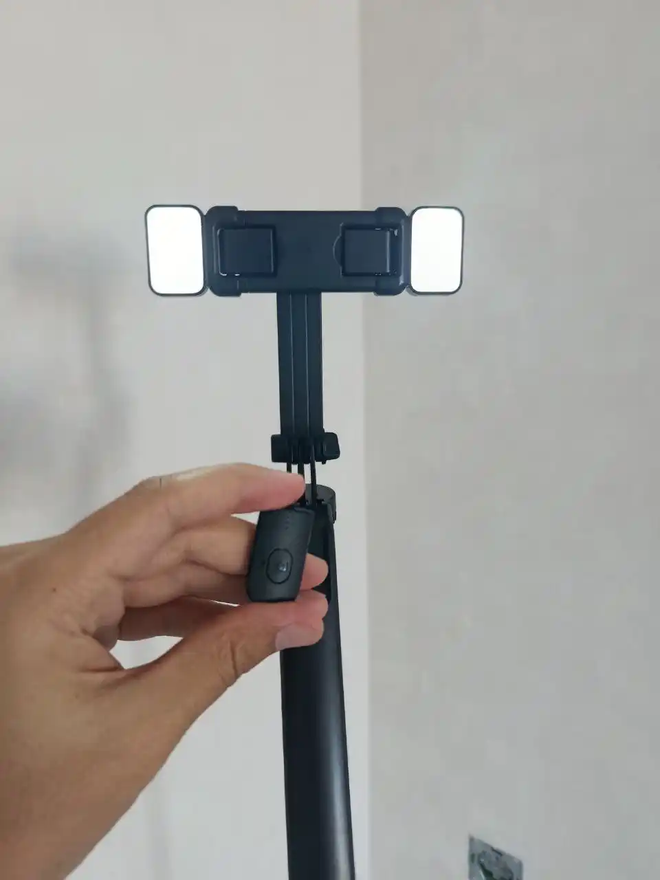 Штатив для телефона, 170 см, 4 в 1, 2 LED фонаря и Bluetooth: монопод, селфи-палка
