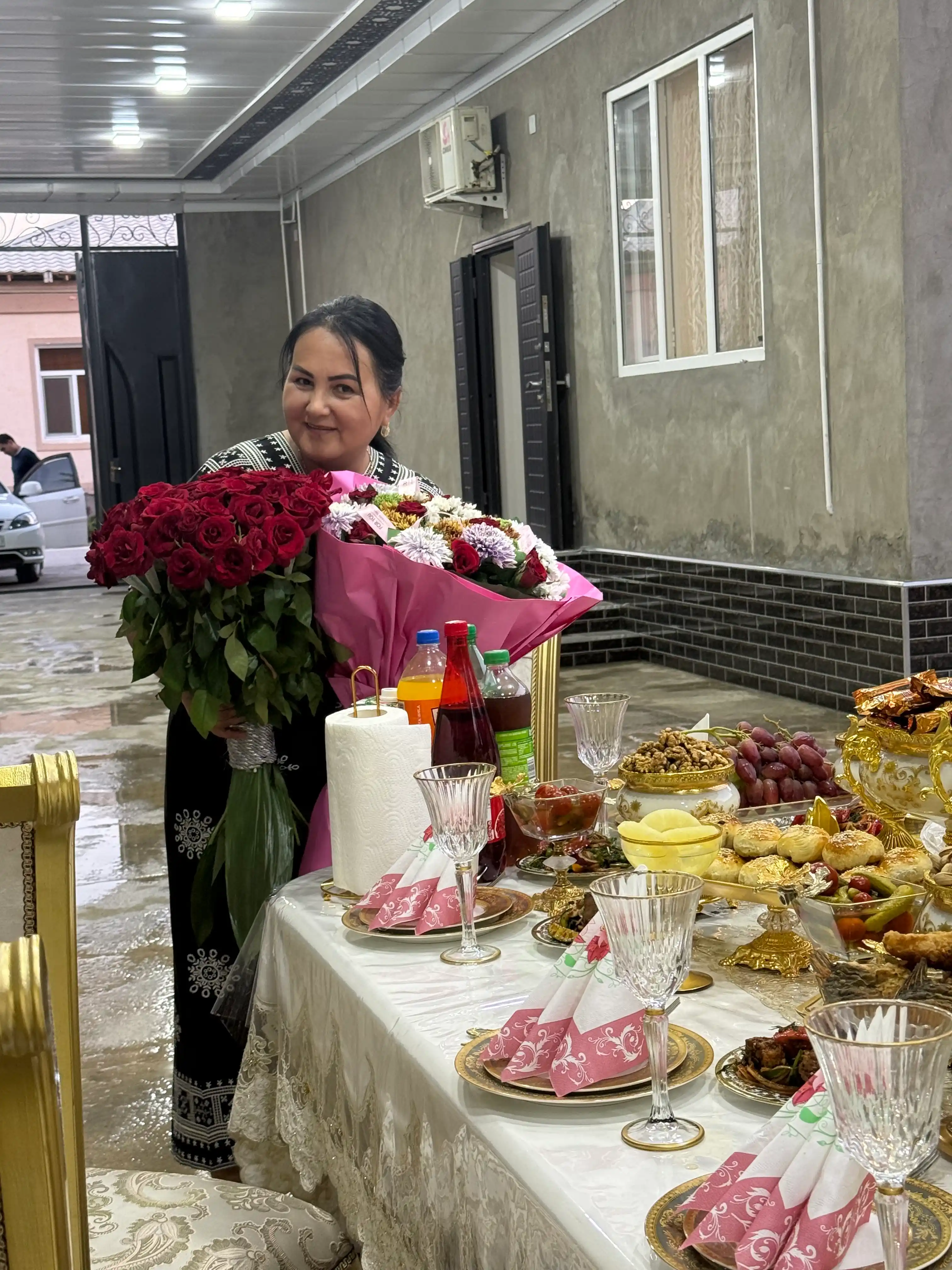 Ayollar uchun bosma libos, V-bo'yin