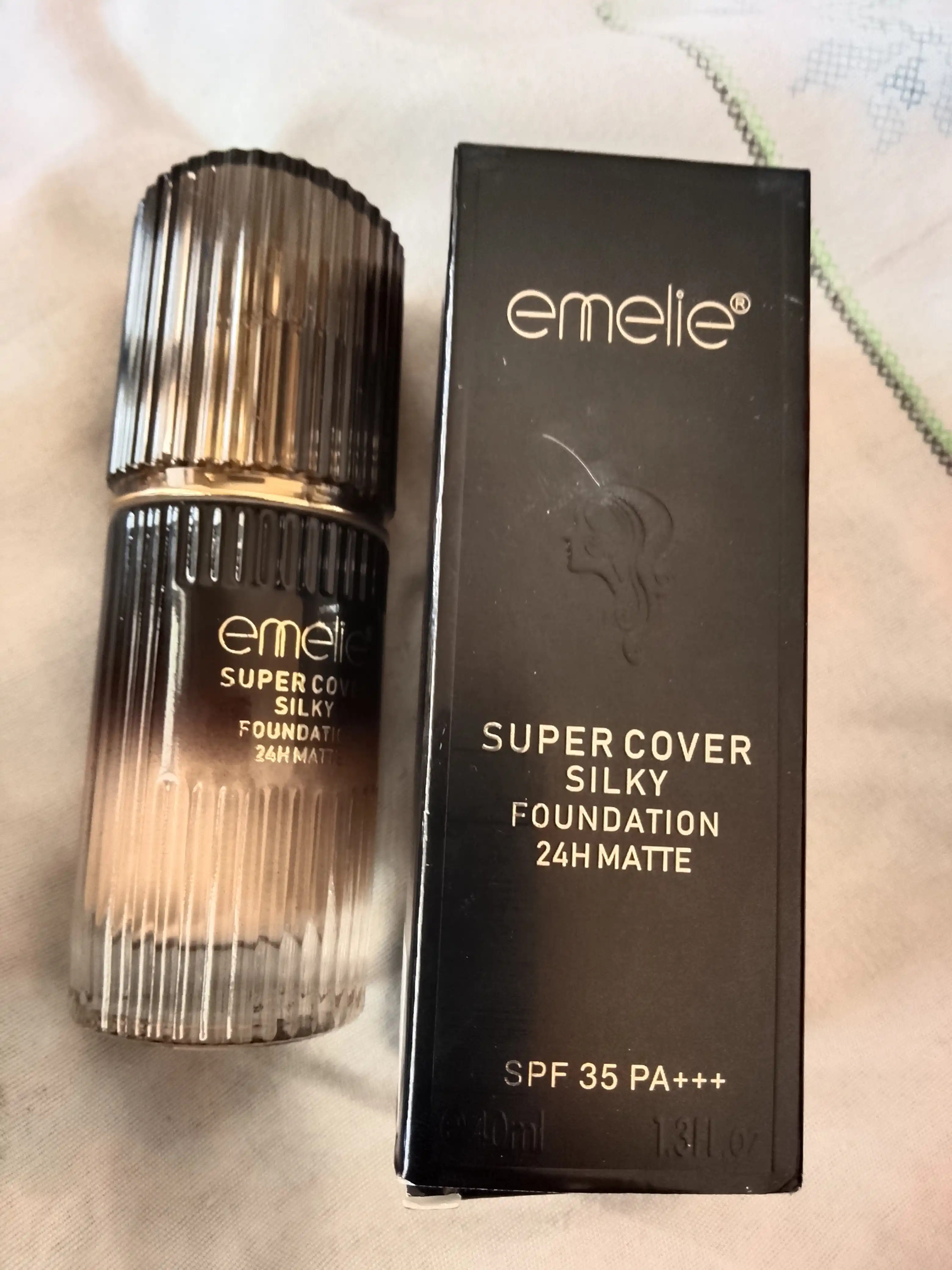 Тональный крем для лица Emelie SPF, стойкий, матовый эффект и ровное покрытие