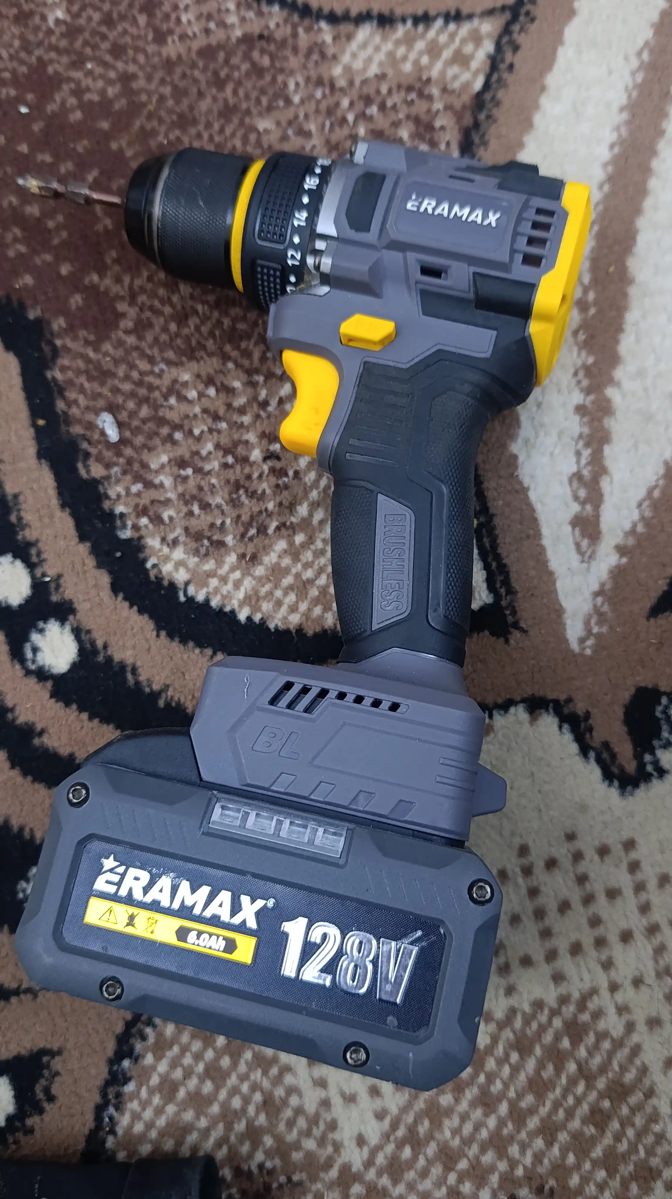 Eramax akkumulyatorli shurup buragich, cho‘tkasiz, zaryad indikatoriga ega drel