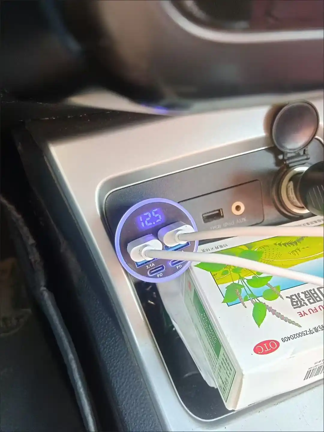 Зарядка в прикуриватель быстрая 4 USB + 2 Type-C, вольтметр, 12-24 В