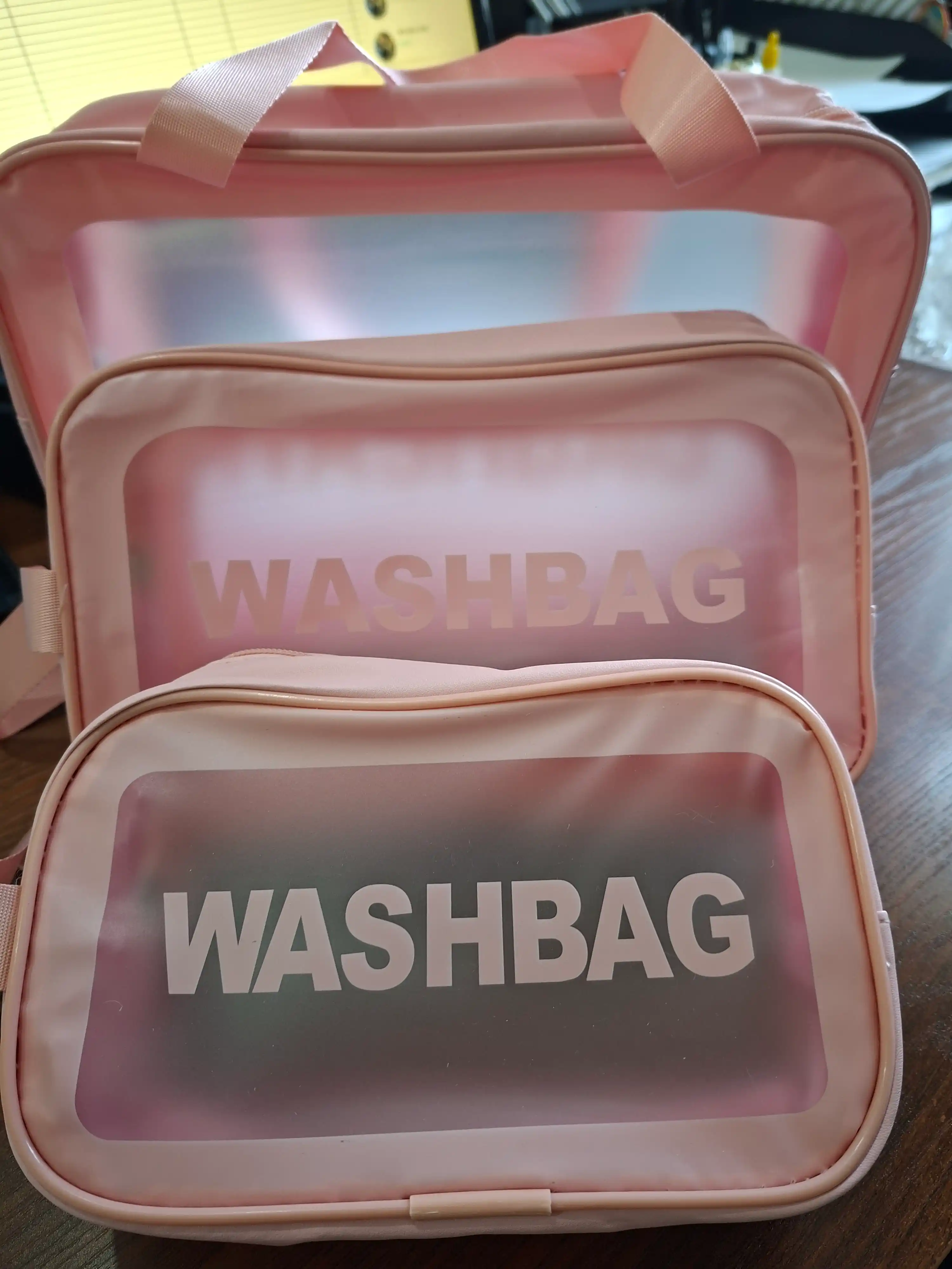 “WASHBAG” 4 xil o‘lchamli va 4 rangli suv o‘tkazmaydigan kosmetik sumkalar (PVX-neylon)