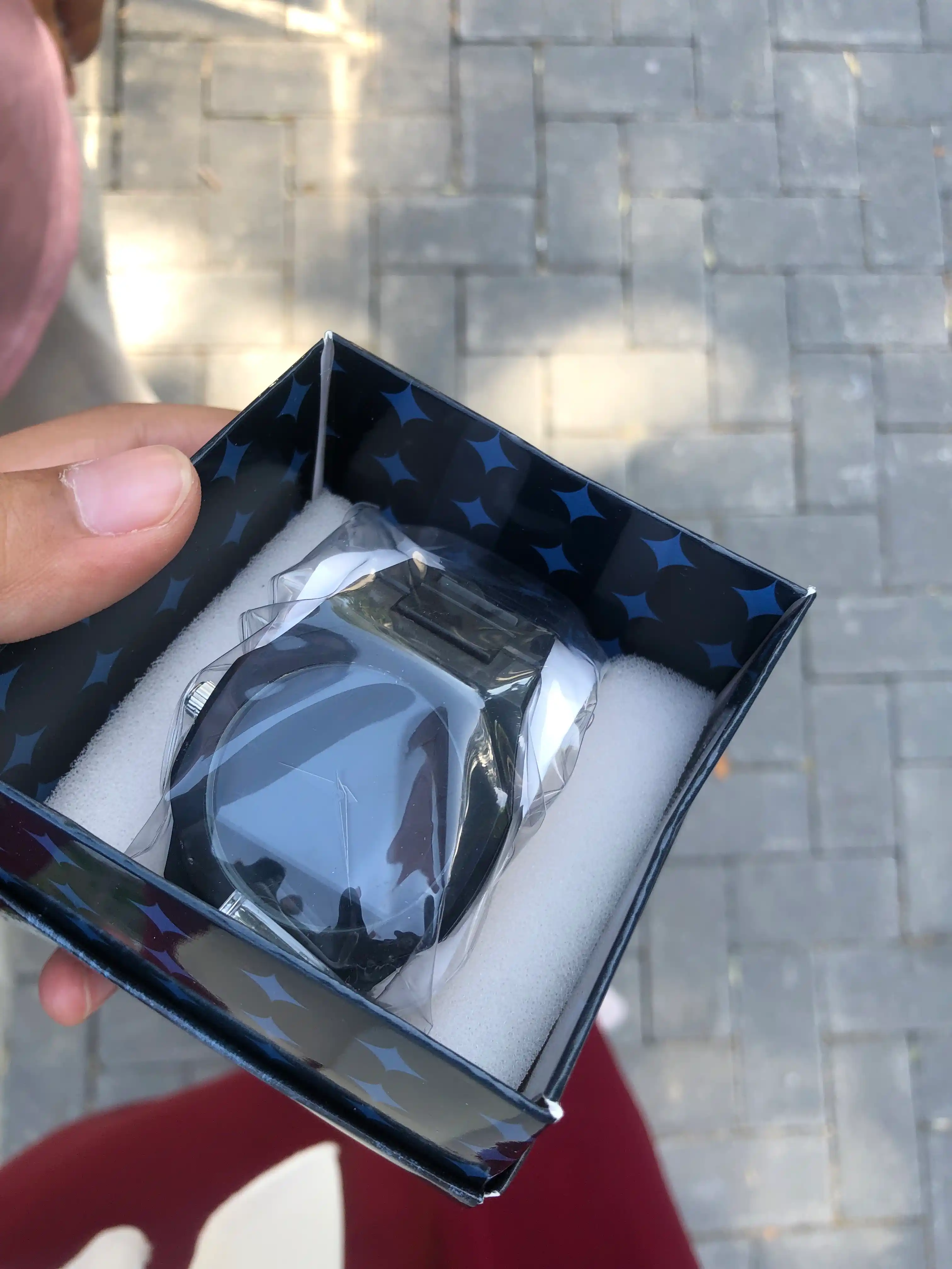 Arab Aura erkaklar soati - minimalist qora rangda, quti bilan