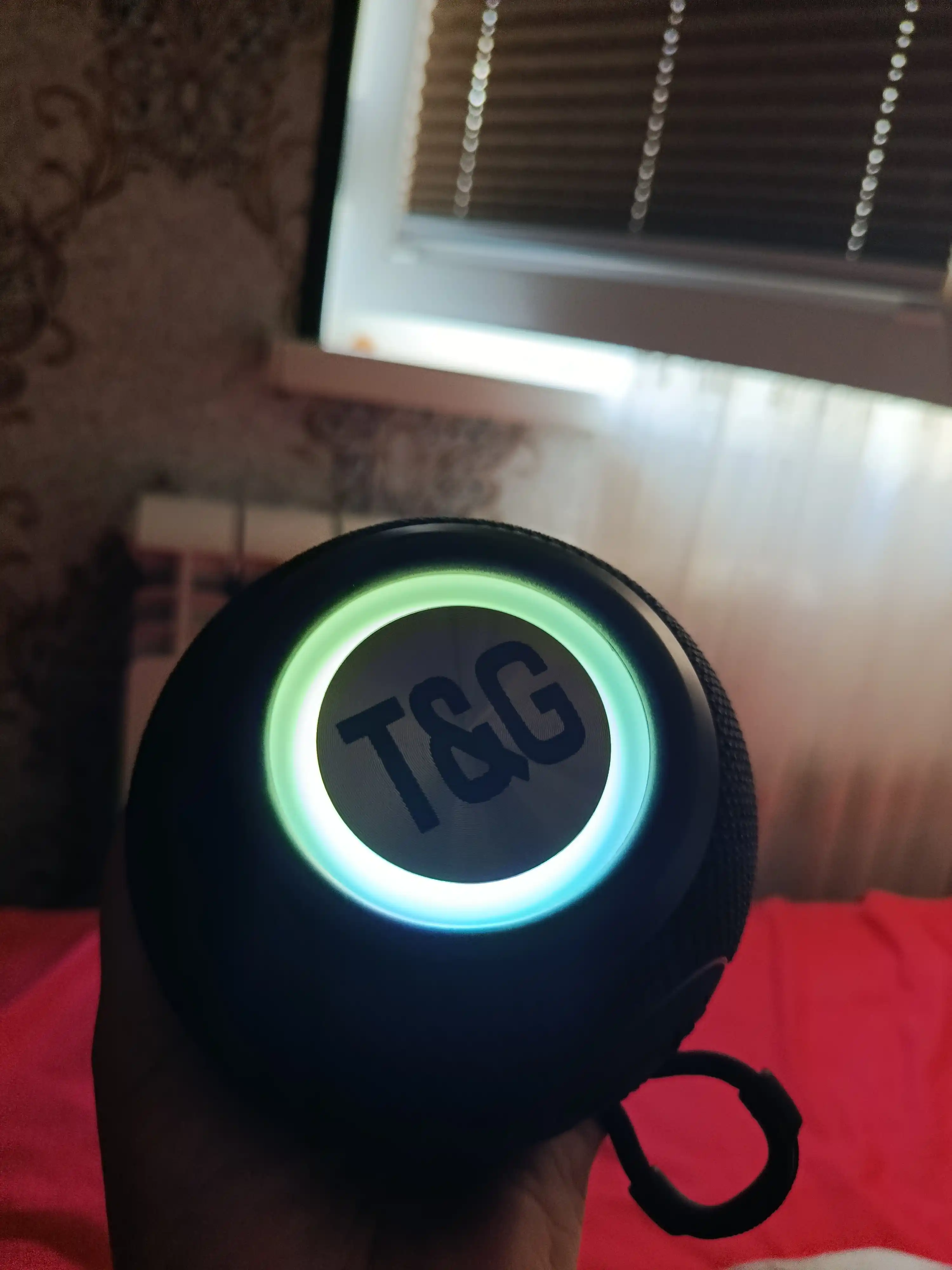 Kolonka simsiz, portativ akustika tizimi, RGB yoritgich bilan, Bluetooth