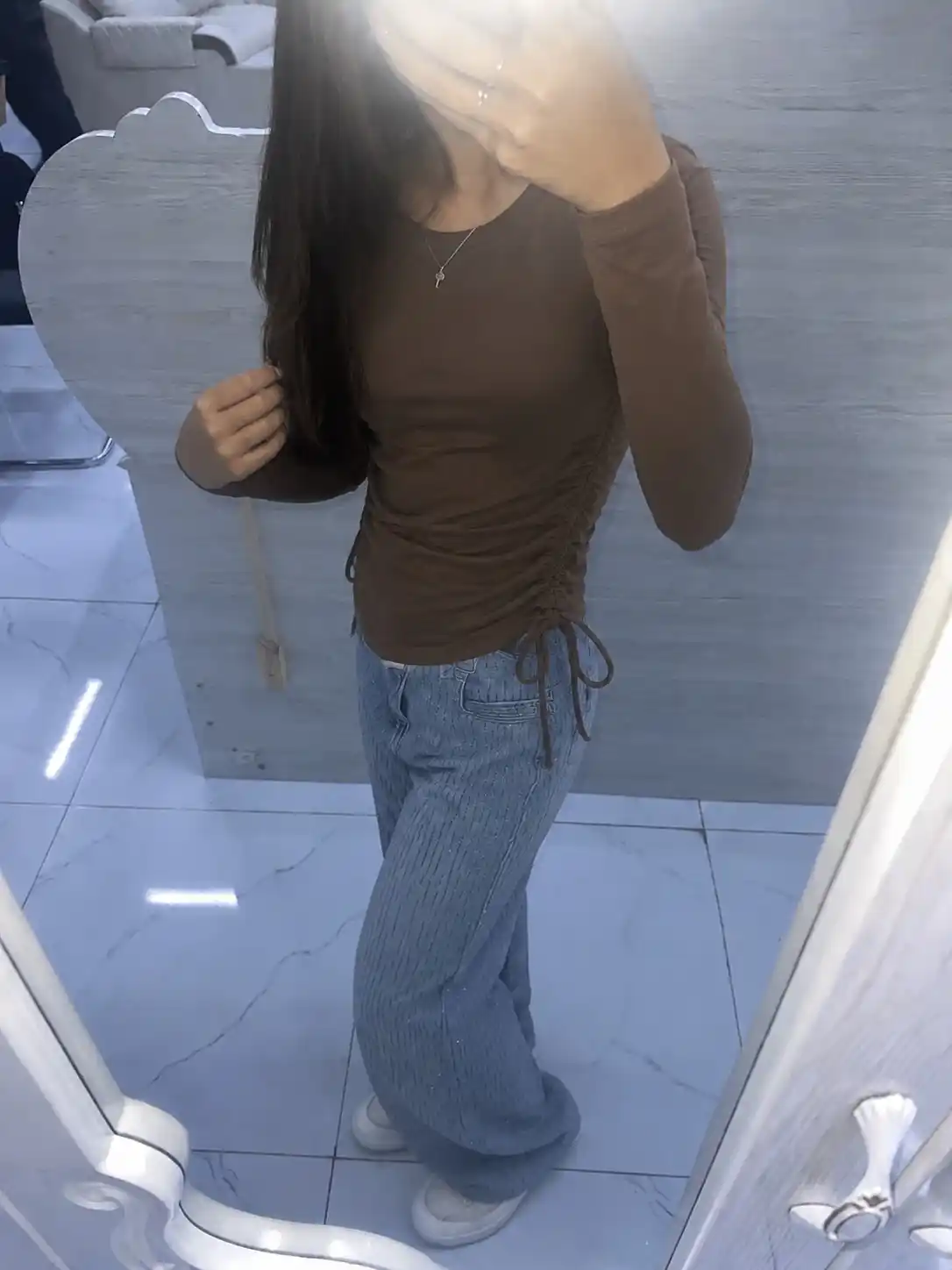 Ayollar koftasi, yon shnurli