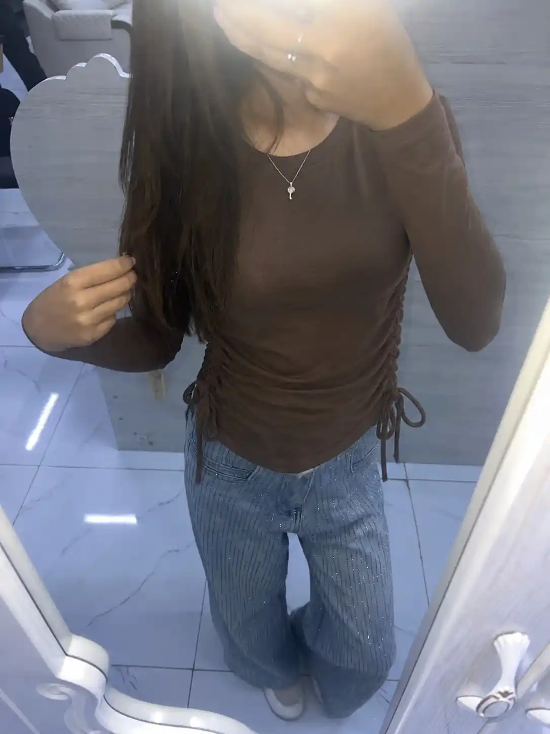 Ayollar koftasi, yon shnurli