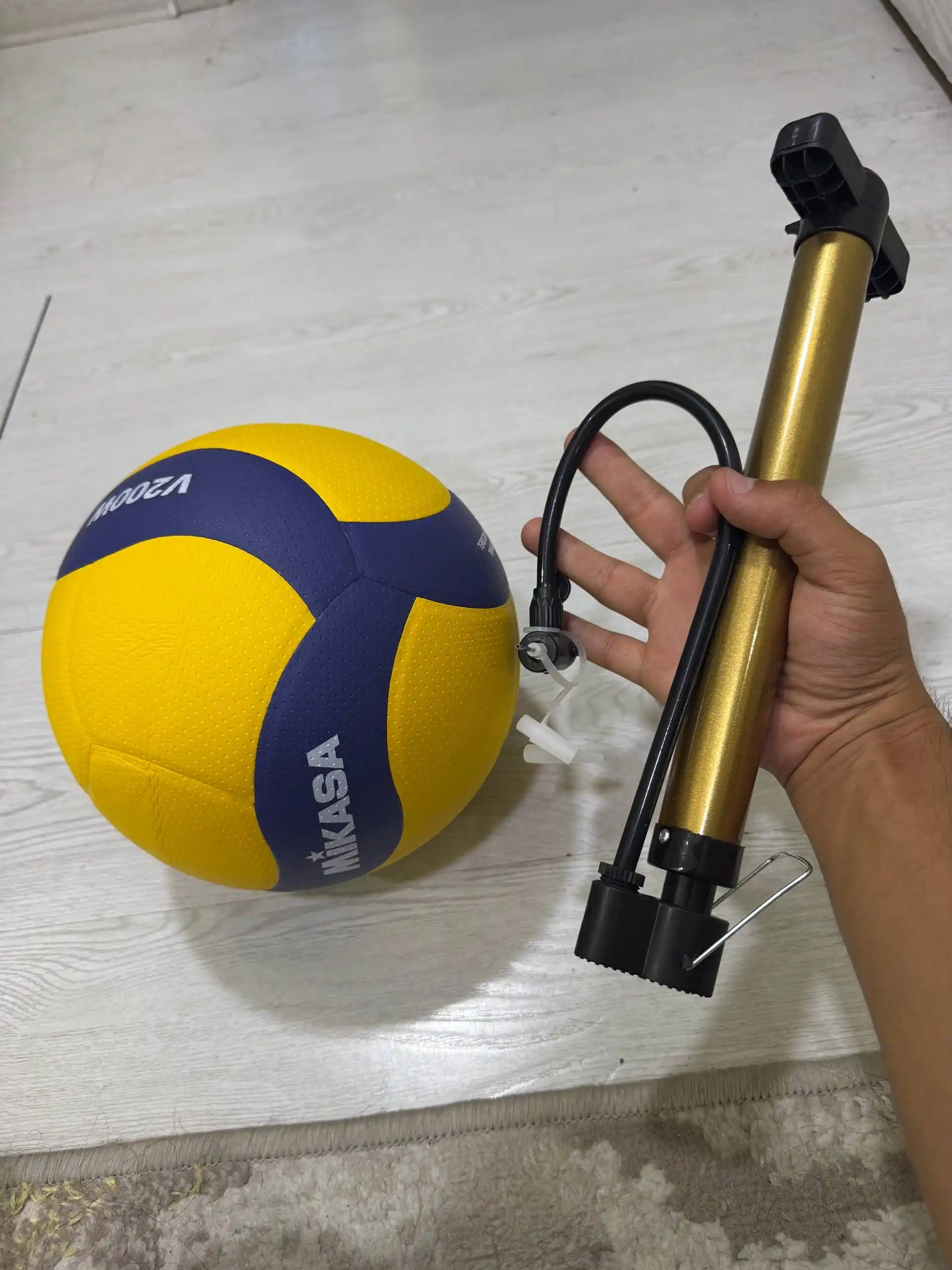 MIKASA V200W voleybol topi – professional darajadagi standart o‘lcham va yuqori sifat