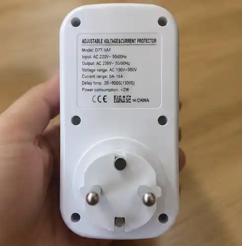 220V rozetka uchun 16A kuchlanish va tok relesi,sakrashlardan himoya,voltmetr va ampermetr