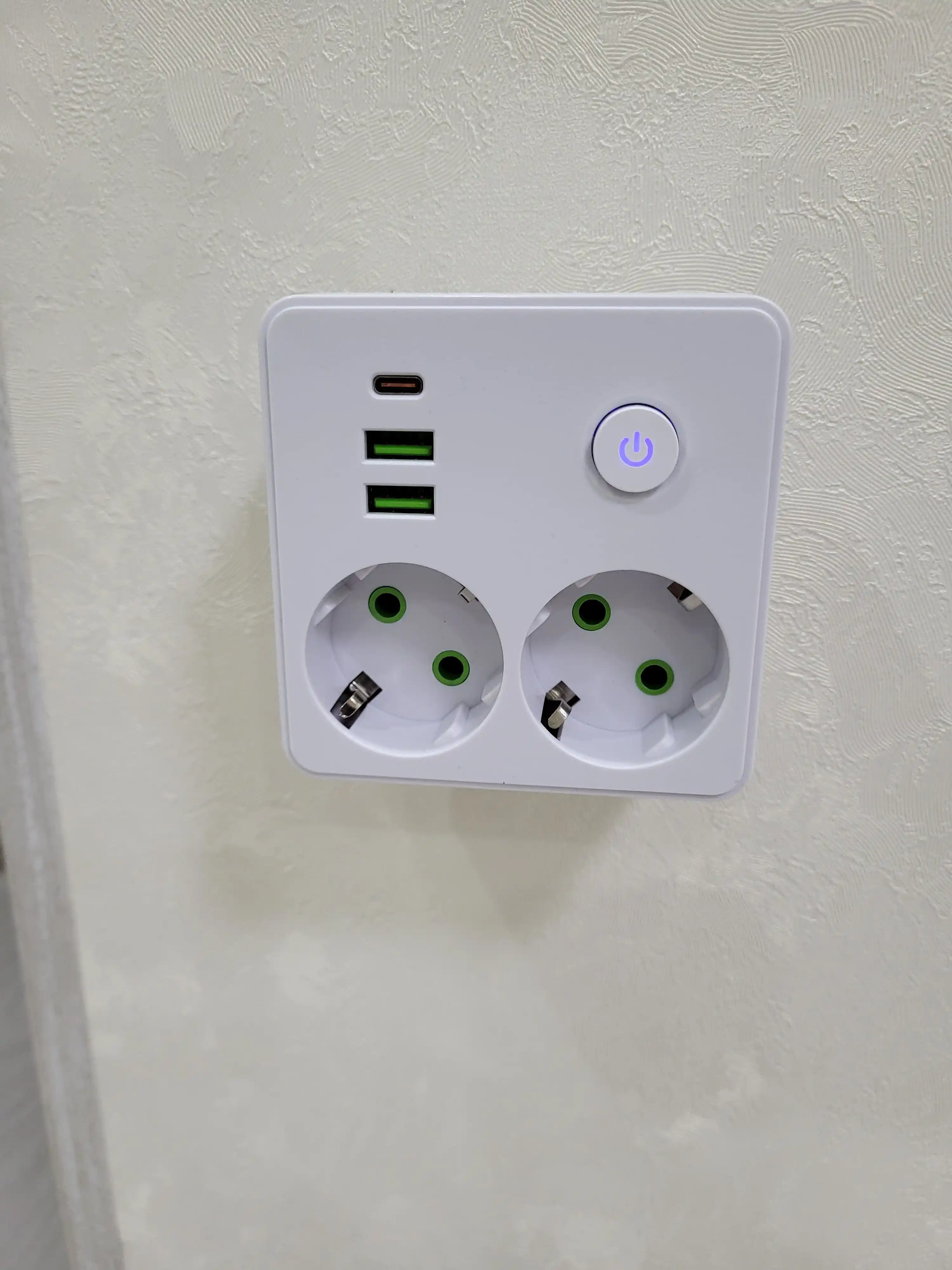 Разветвитель по типу переходник с 2 розетками, USB и Type-C портами
