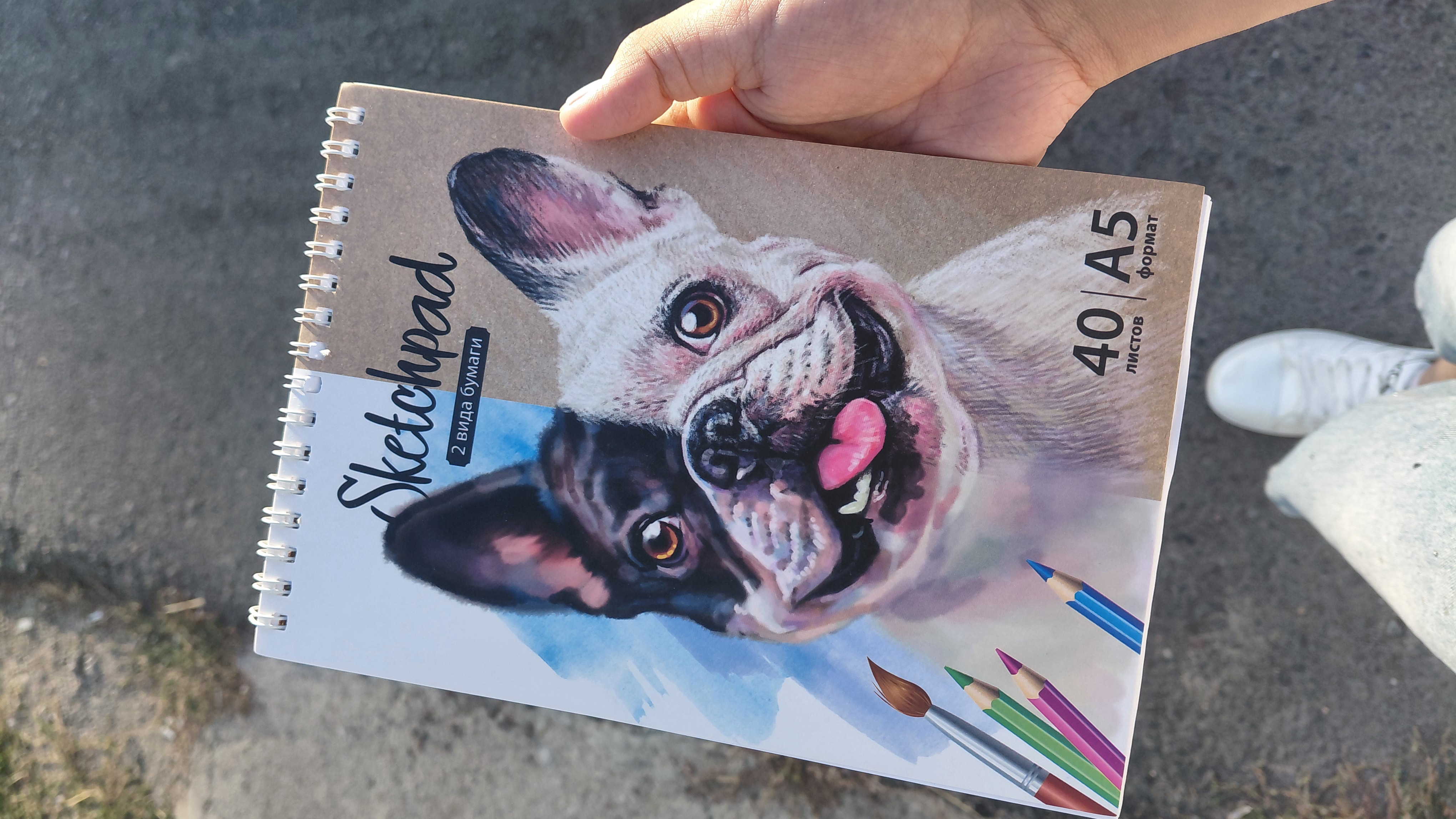 Schetchbuk / Sketchbook rangli sahifalar bilan, ijod, chizish va eskizlar uchun