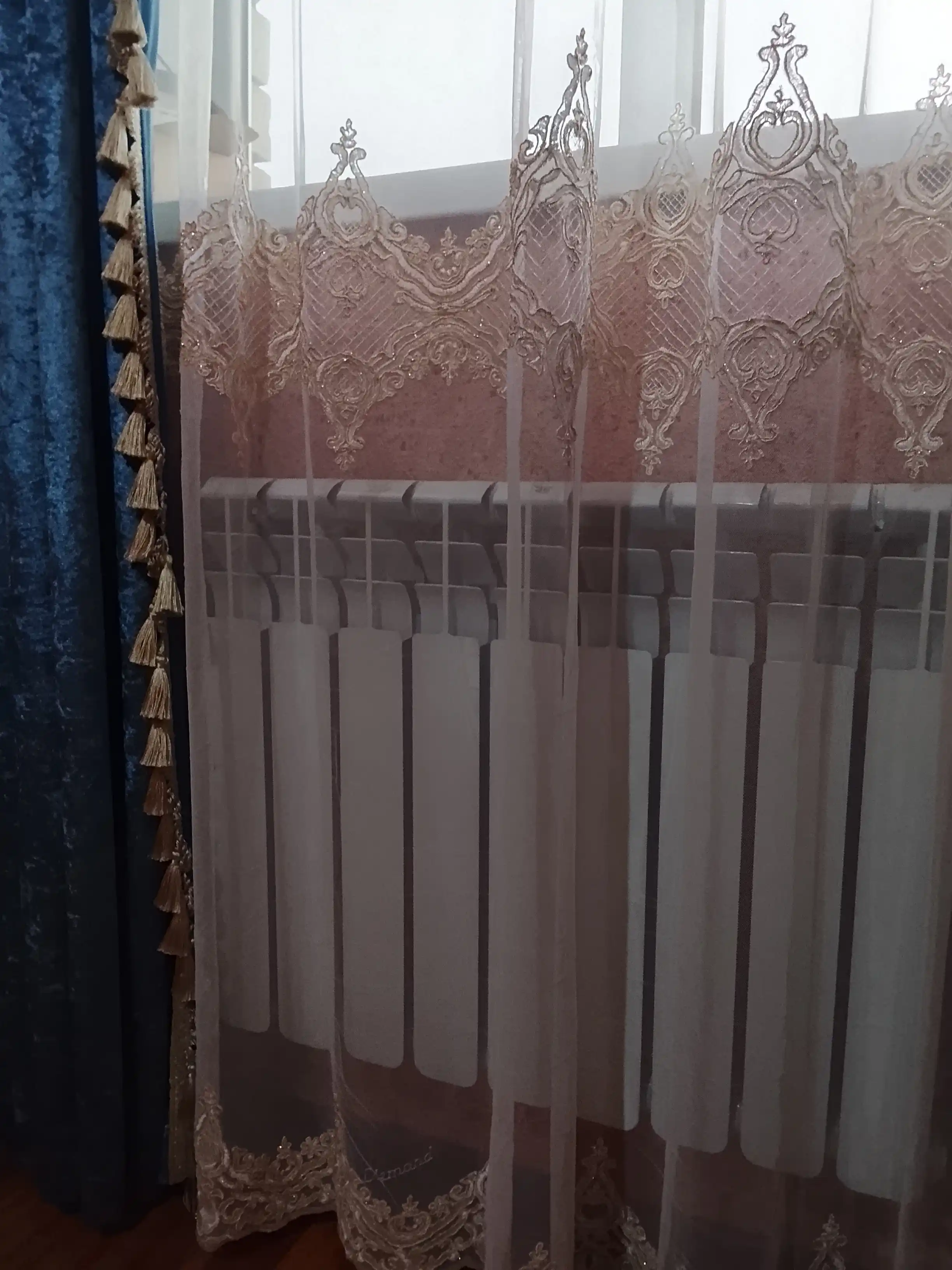 Oq kashtali tyul parda, zal, mehmonxona va yotoqxona uchun, 1 dona,  bo'yi 280 sm