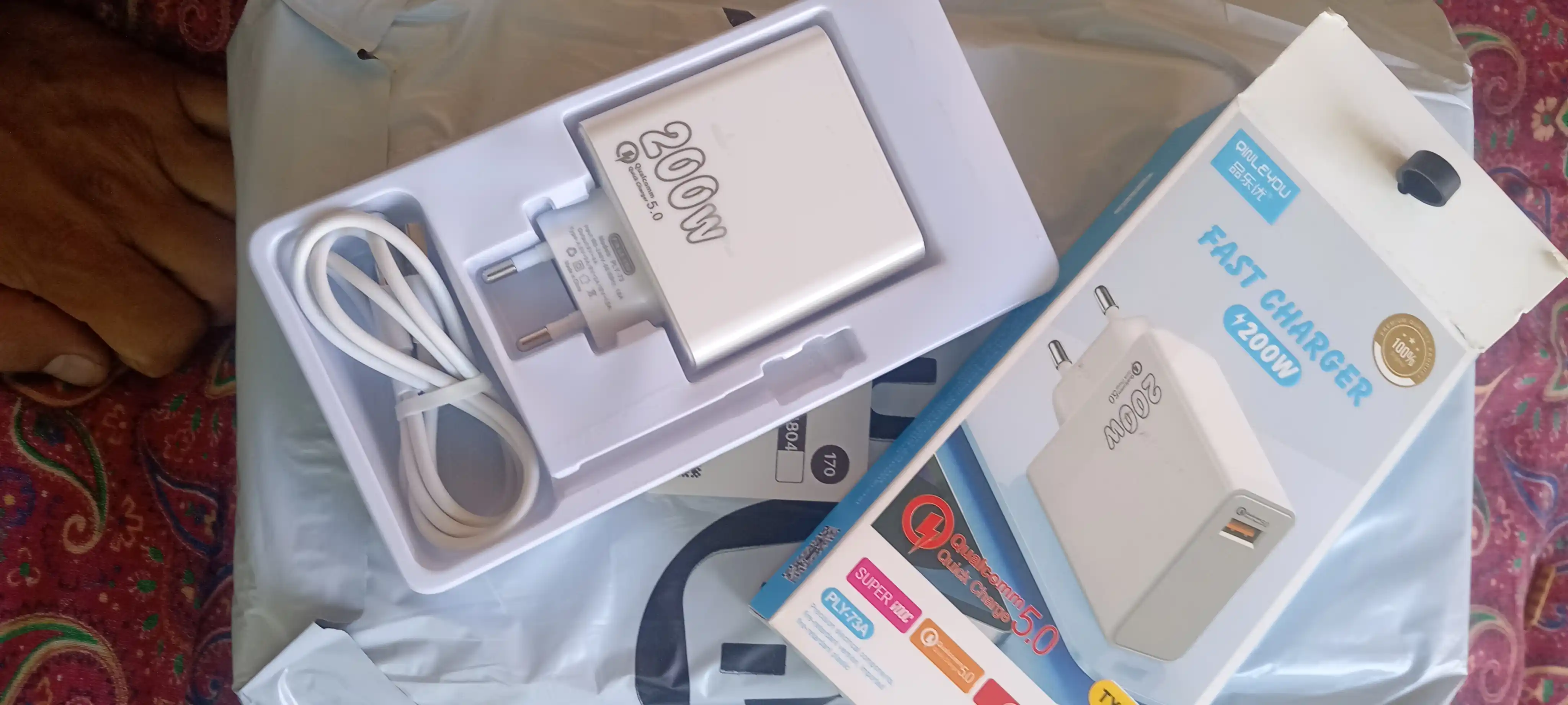 Type-C/USB kabeli bilan tez quvvatlash qurilmasi, quvvati 33/67/120/150/200 Vt, 6A