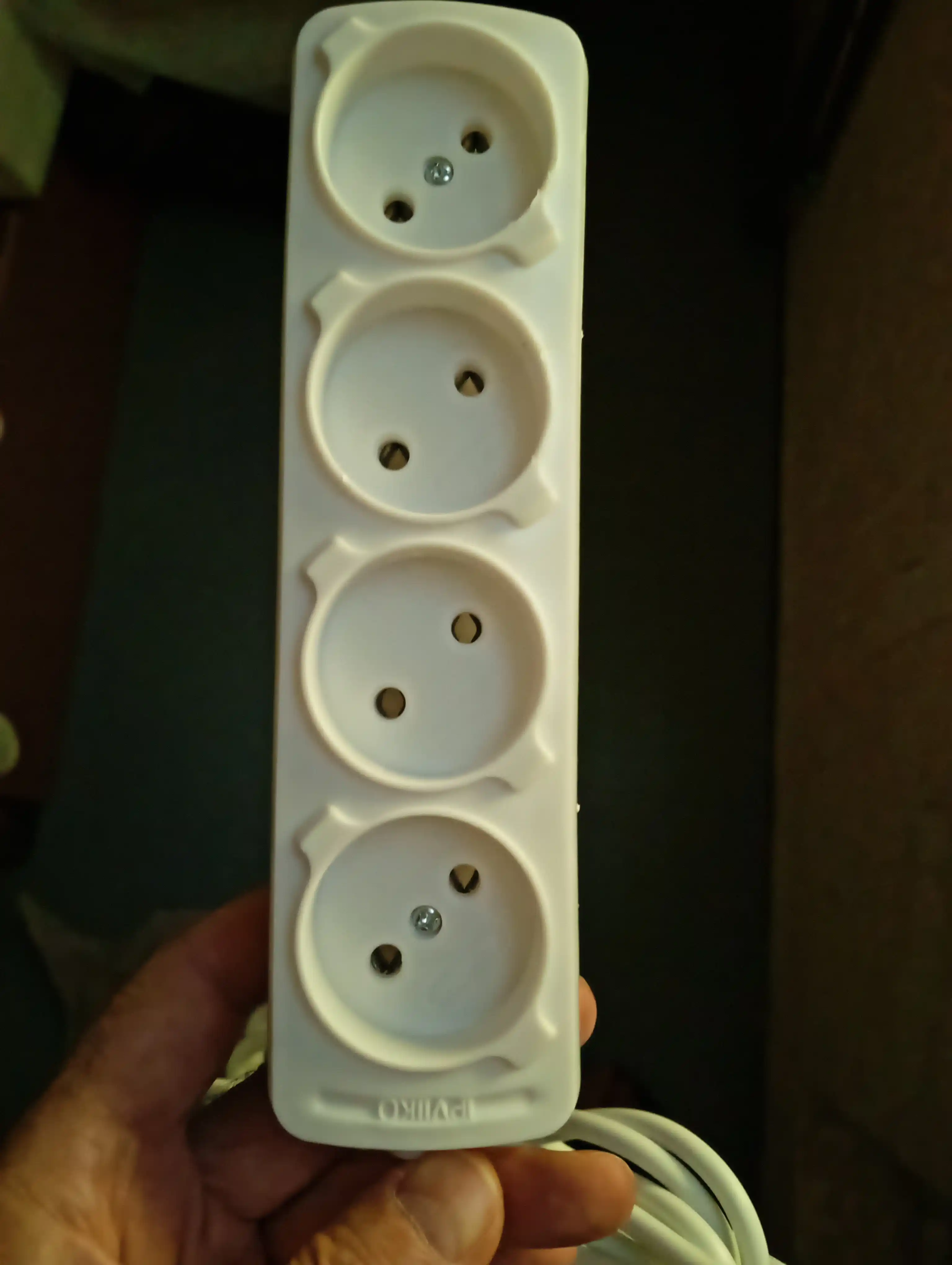 4 ta rozetkali elektr uzaytirgich, klassik oq rangda