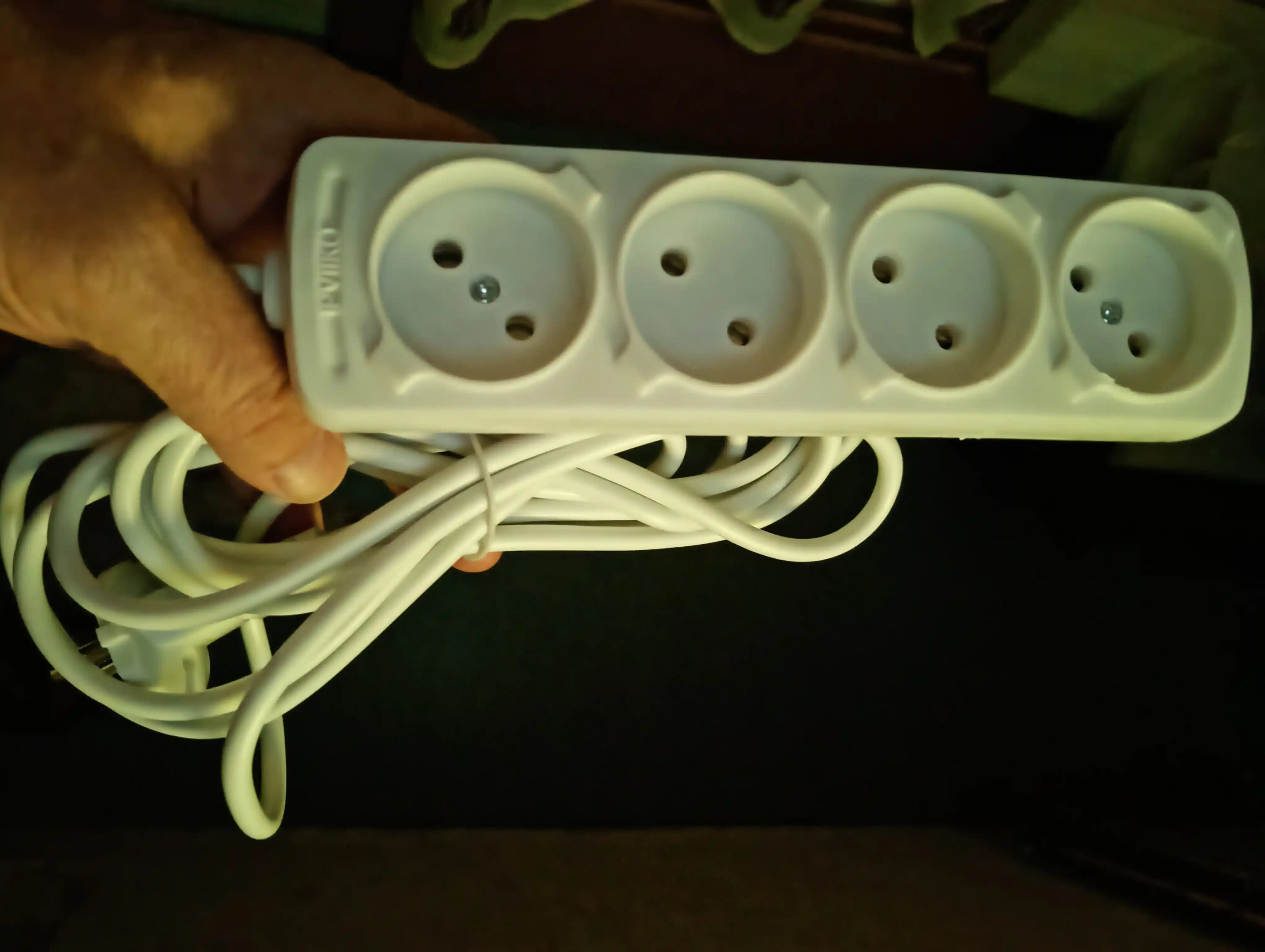 4 ta rozetkali elektr uzaytirgich, klassik oq rangda