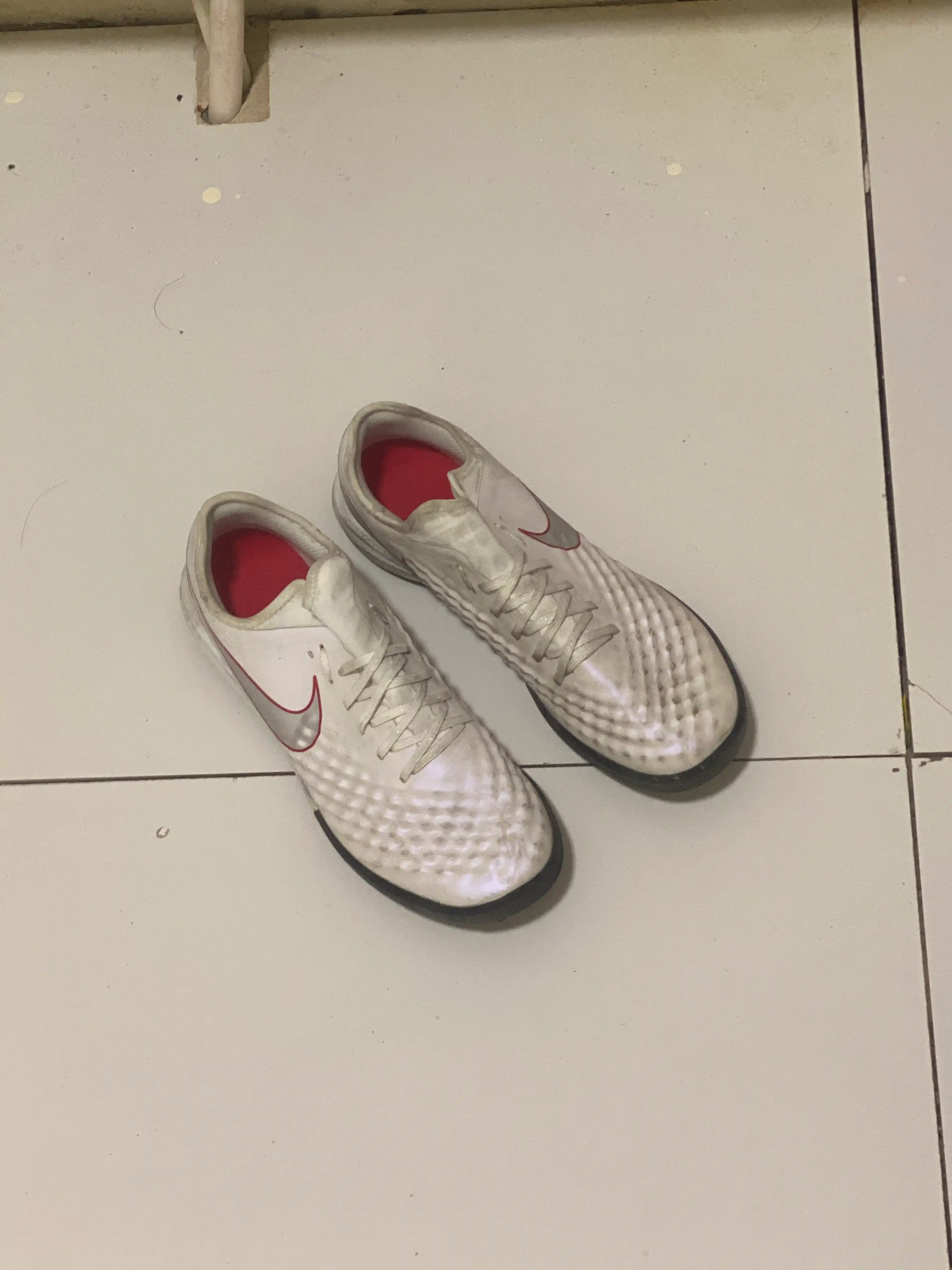 Футбольные сороконожки Magista (TF газон)