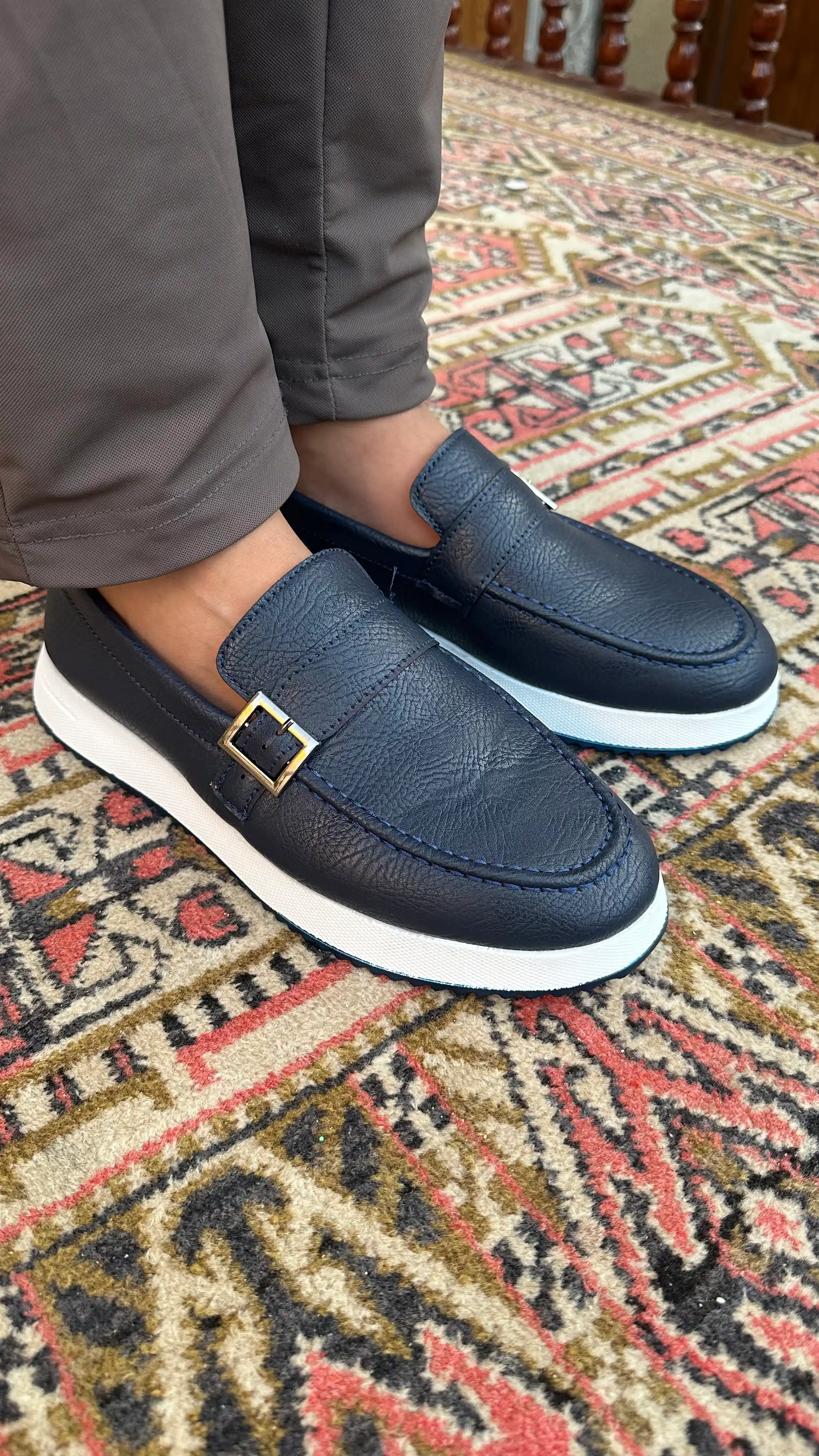 Erkaklar oyoq kiyimi, bahor va yoz uchun zamonaviy dizayn