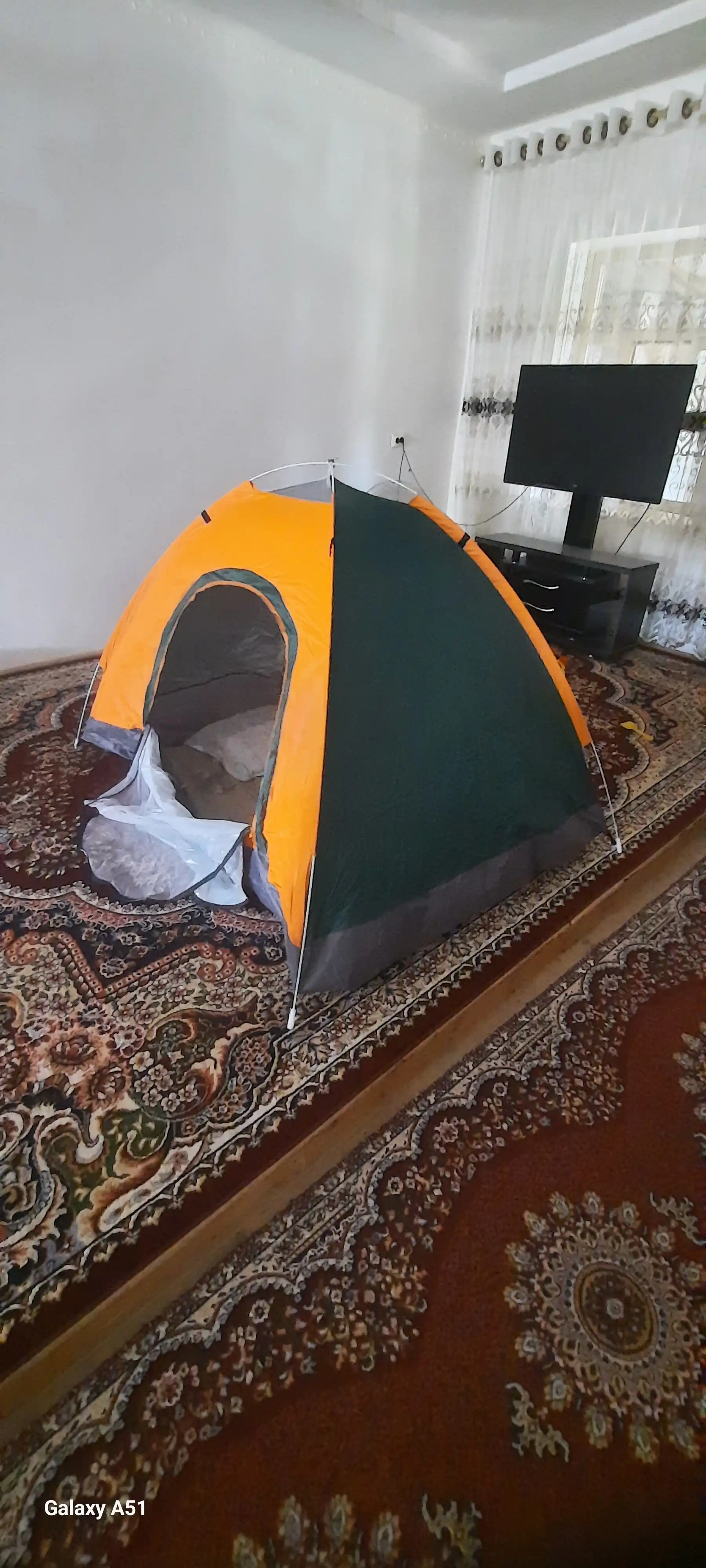 Kemping va dam olish uchun avtomatik chodir
