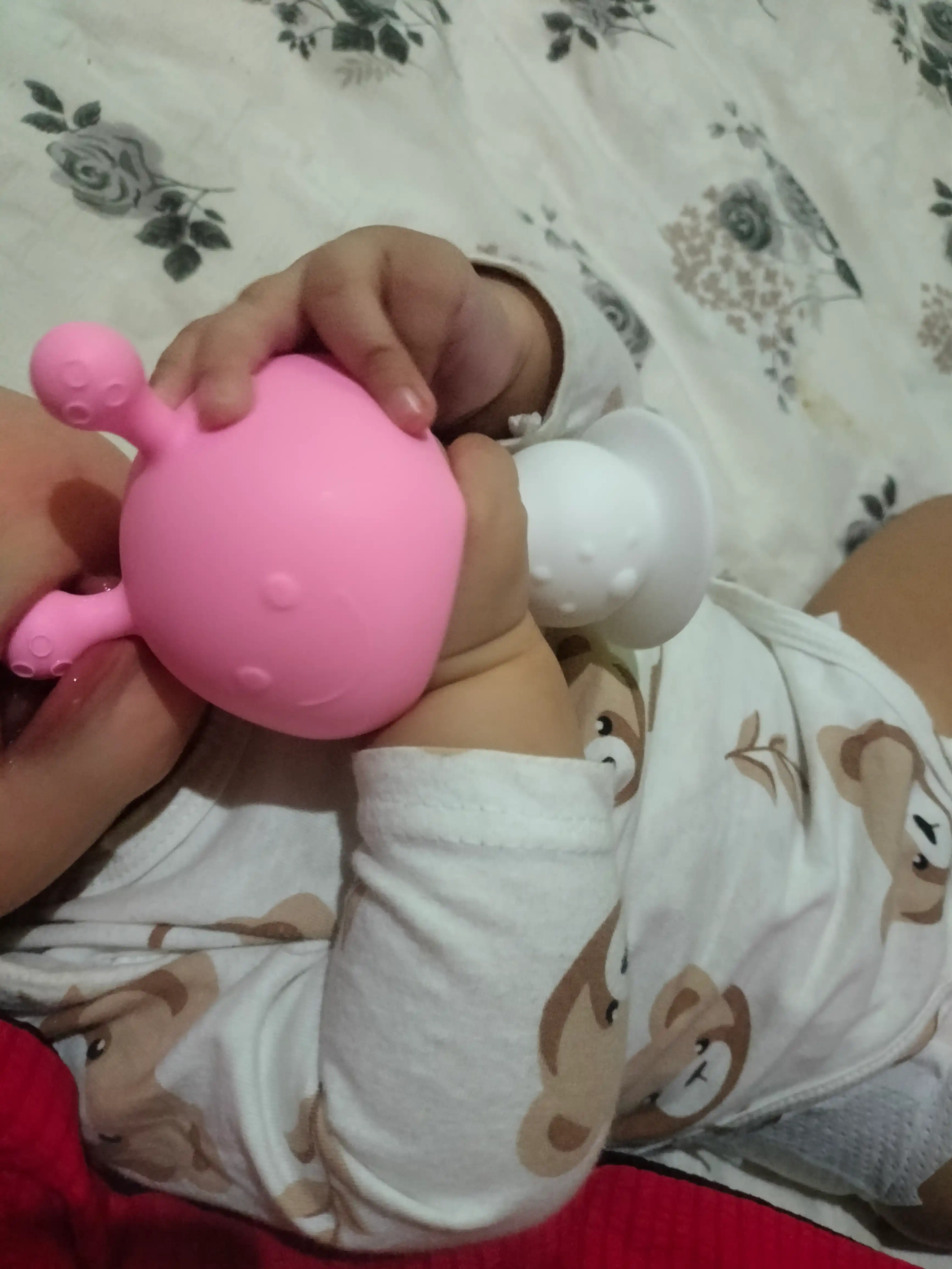 Силиконовый прорезыватель для детей 0+ с функцией погремушки