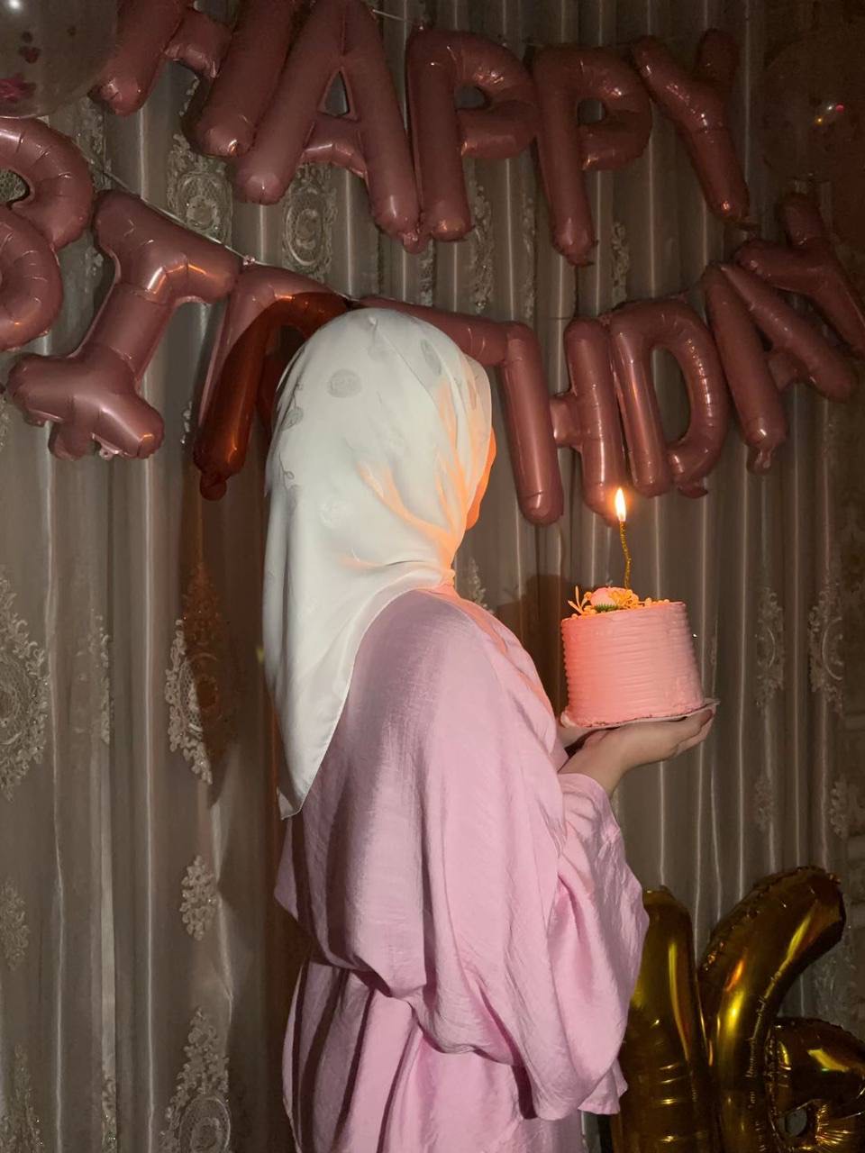 Воздушные шары с Happy Birthday для фотозоны