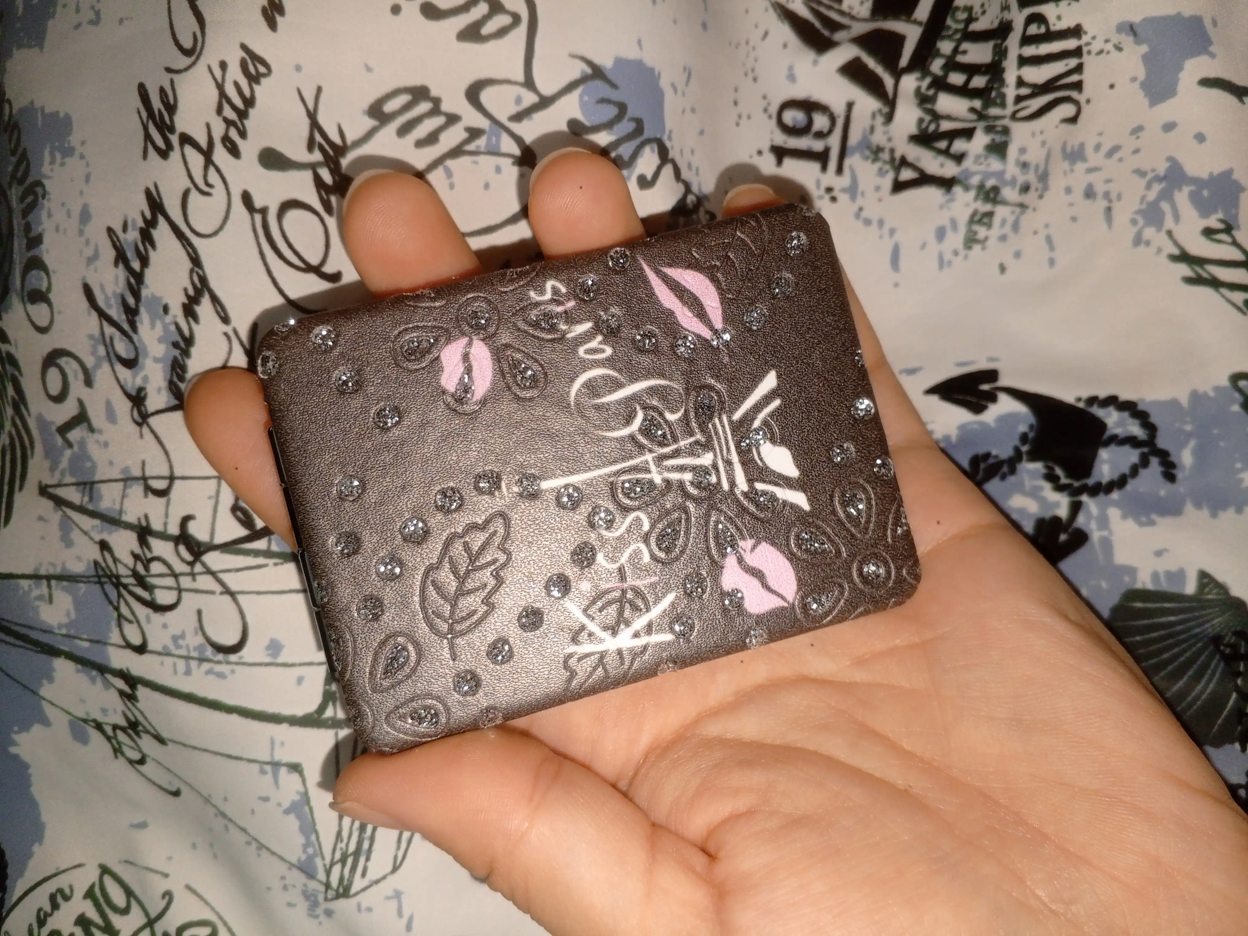 Paris dizaynli cho‘ntak oynacha, metall korpusli, 6,1×4,4 sm