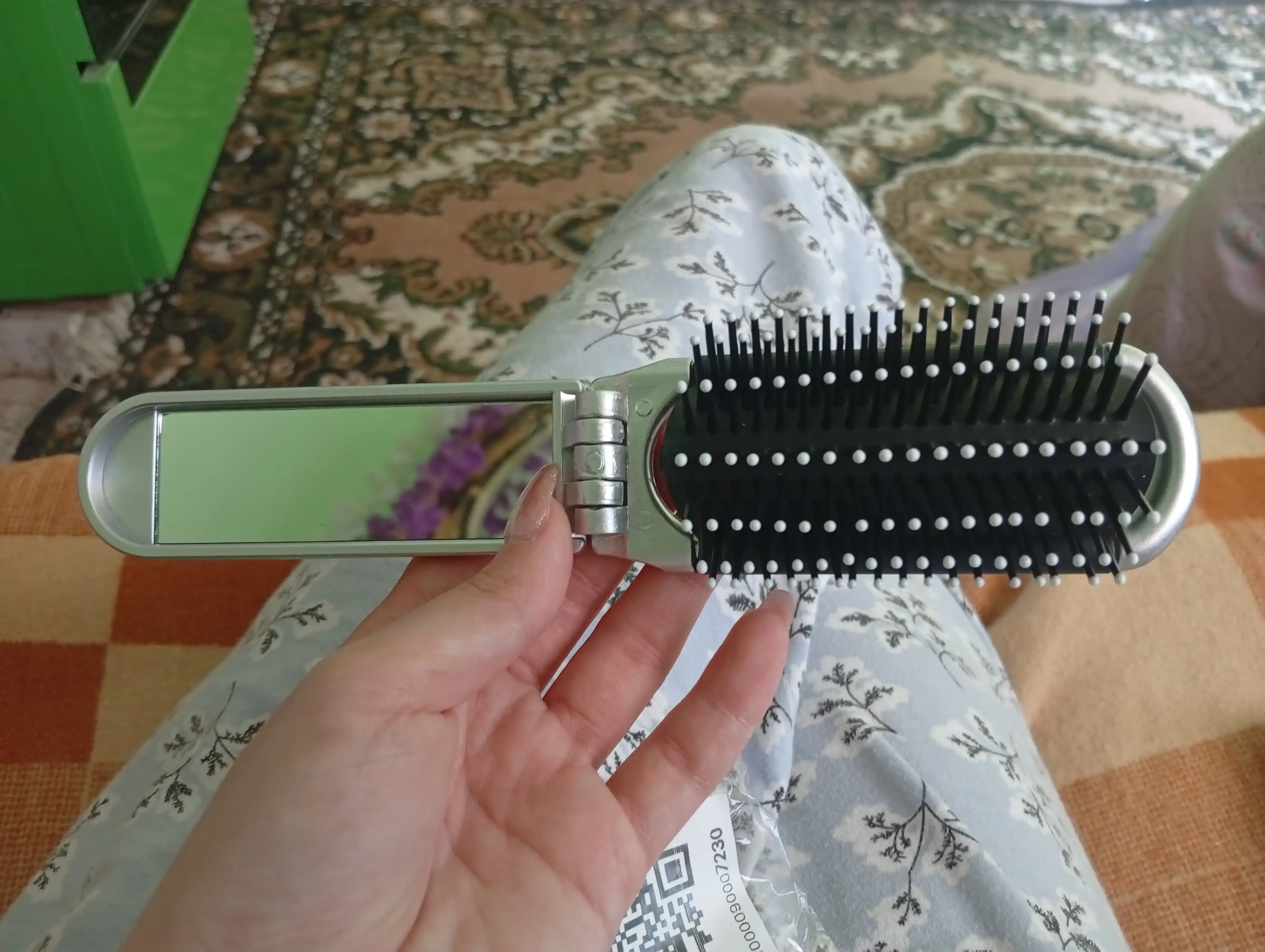 Складная мини-расческа с зеркалом