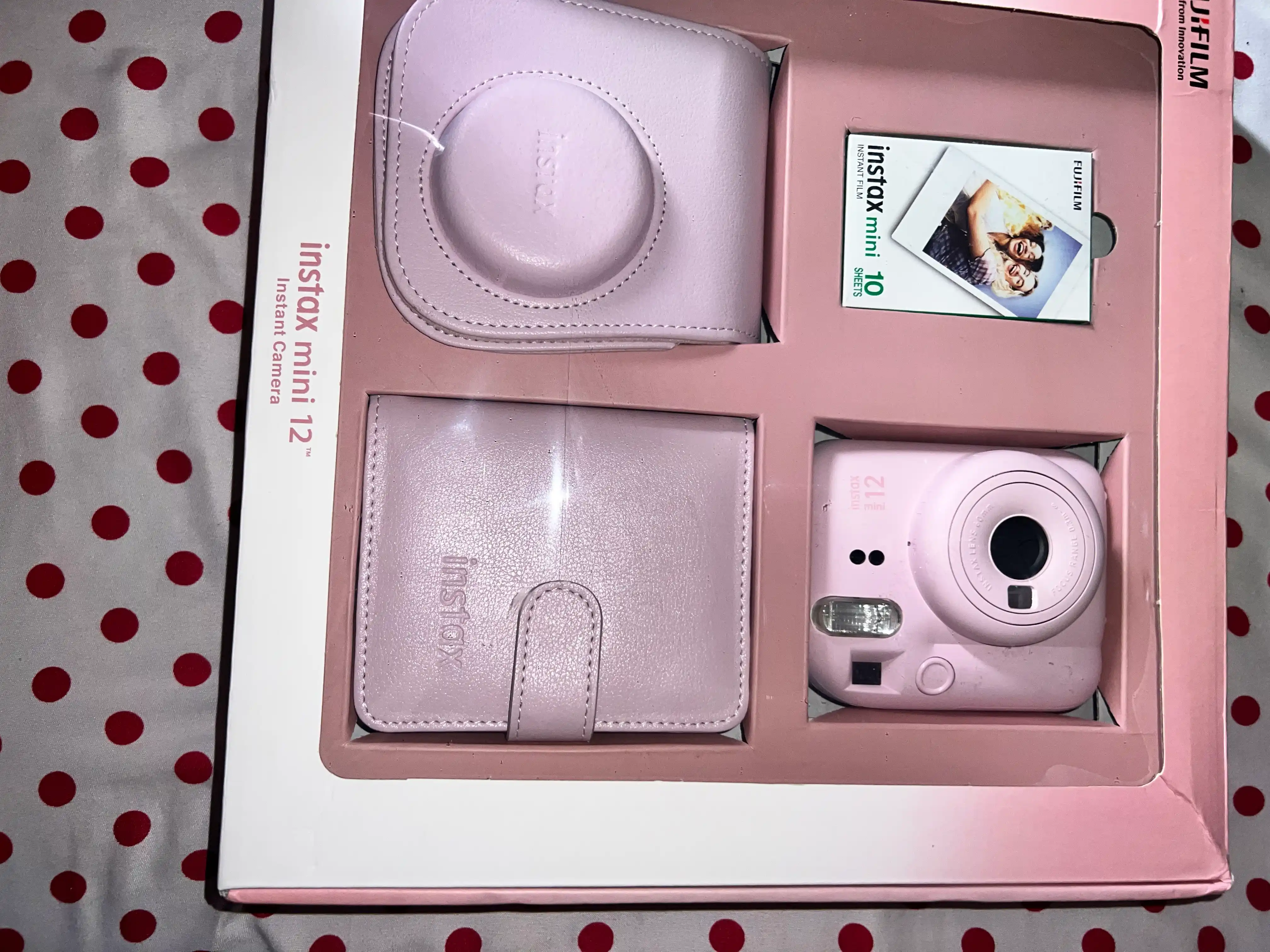 Подарочный набор Fujifilm Instax Mini 12, фотоаппарат Instax Mini 12 в комплекте