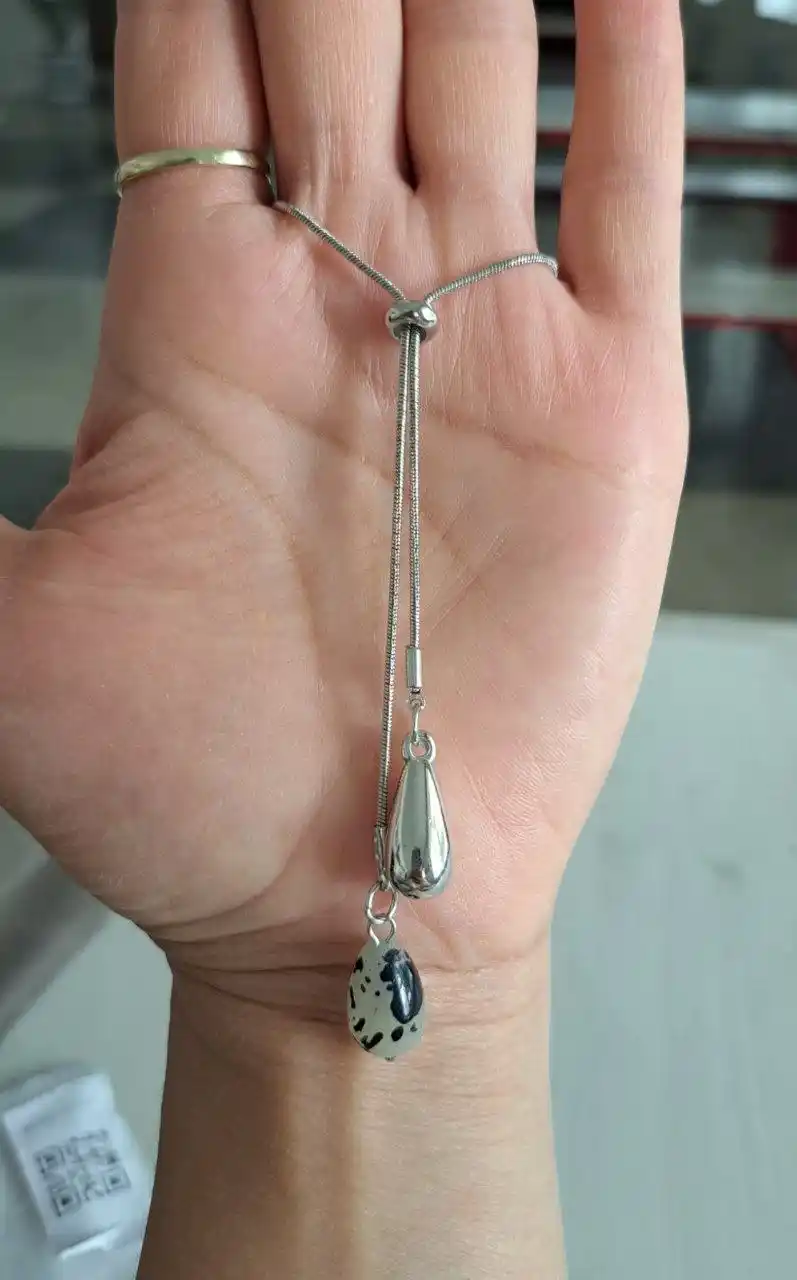 Ayollar uchun taqinchoqlar, bijuteriya, ayollar zanjirlari, ayollar taqinchoqlari
