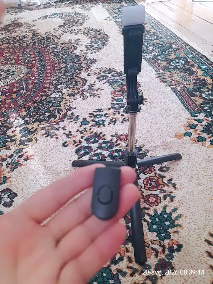 Universal 3 tasi 1 da shtativ: selfi tayoqchasi, tripod va Bluetooth pulti — foto va video