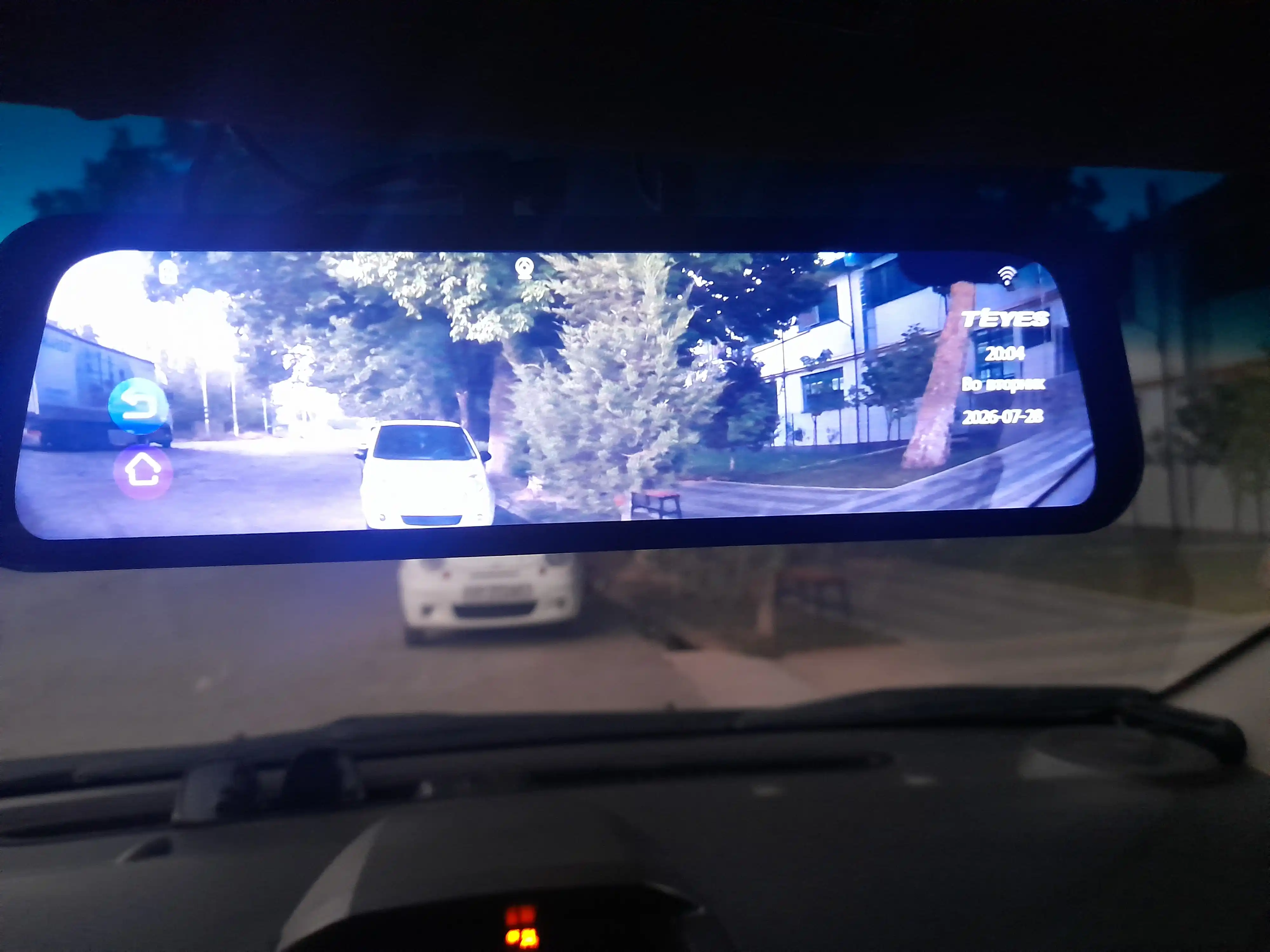 Видеорегистратор TEYES Q8 PRO с 3 камерами, Wi-Fi наблюдение, 6 месяцев гарантии