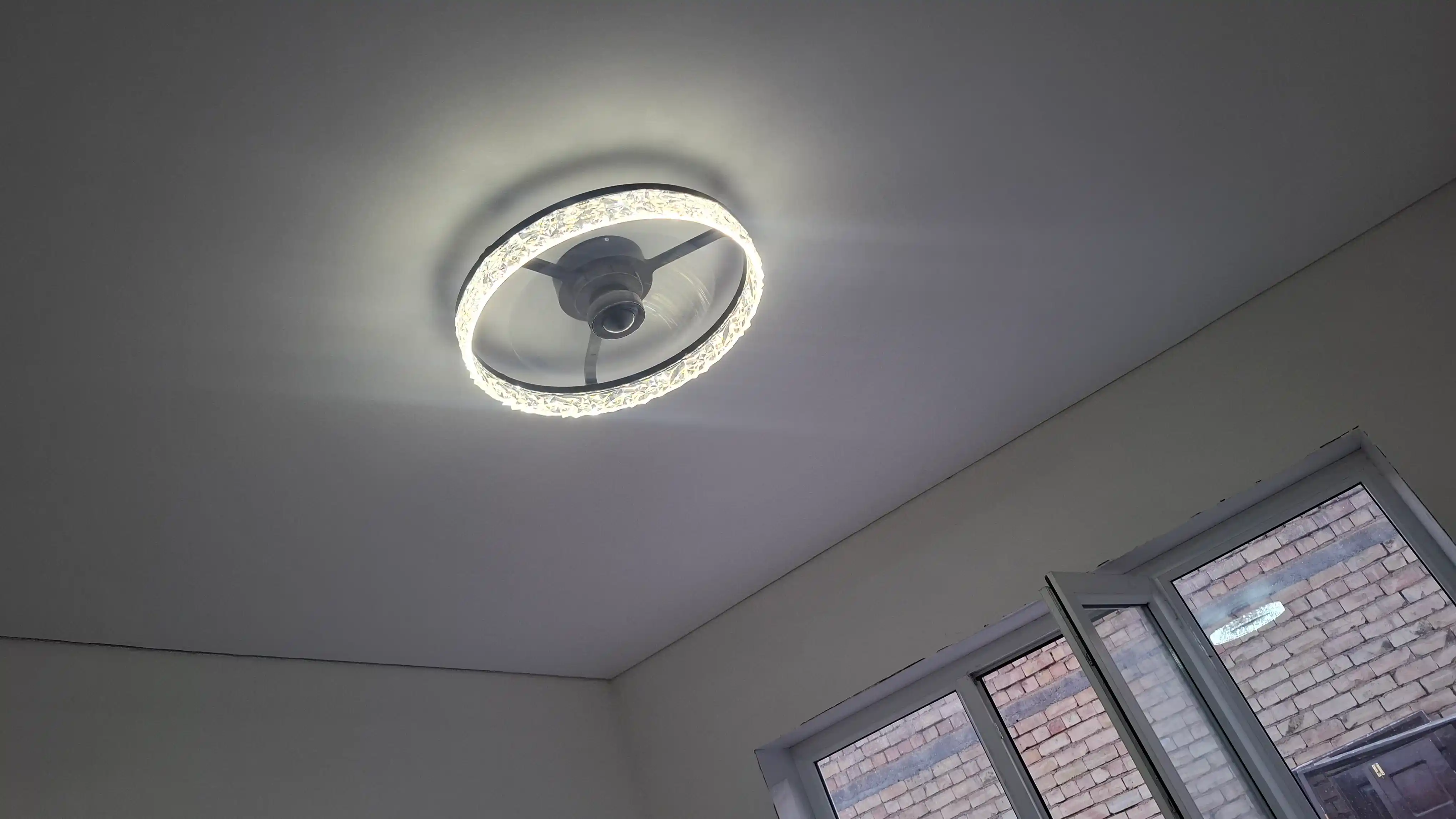 Ventilyator lyustra LED qandil, 6 xil yoritish rejimi, oshxona, zal va yotoqxona uchun mos