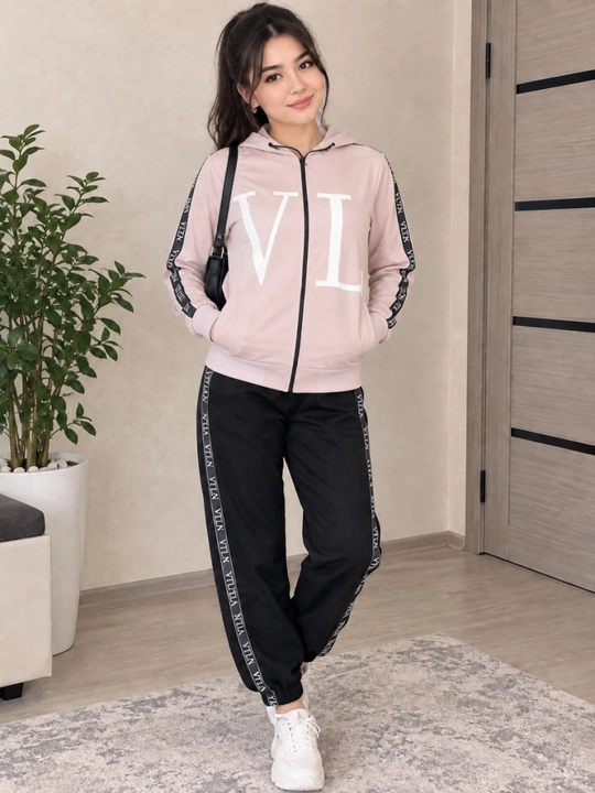 Troyka, troyka ayollar uchun, sport uslubida, huddi va jogger shimli, VL yozuvli futbolkal - 