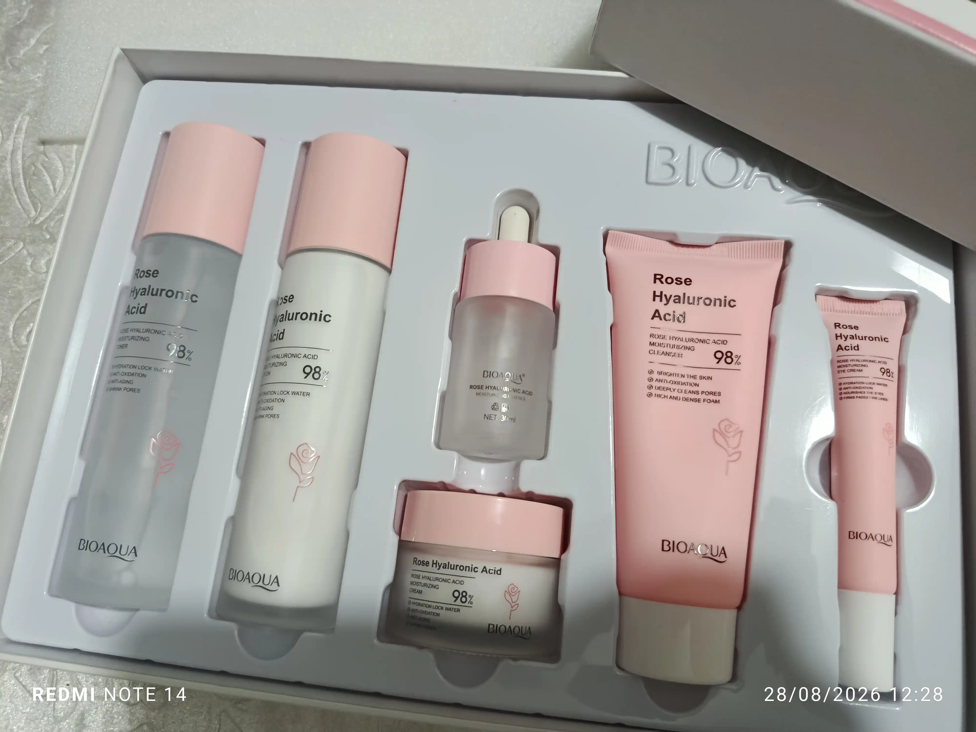 Подарочный набор для ухода за лицом Rose Hyaluronic Acid, 6 в 1 — увлажнение, сияние