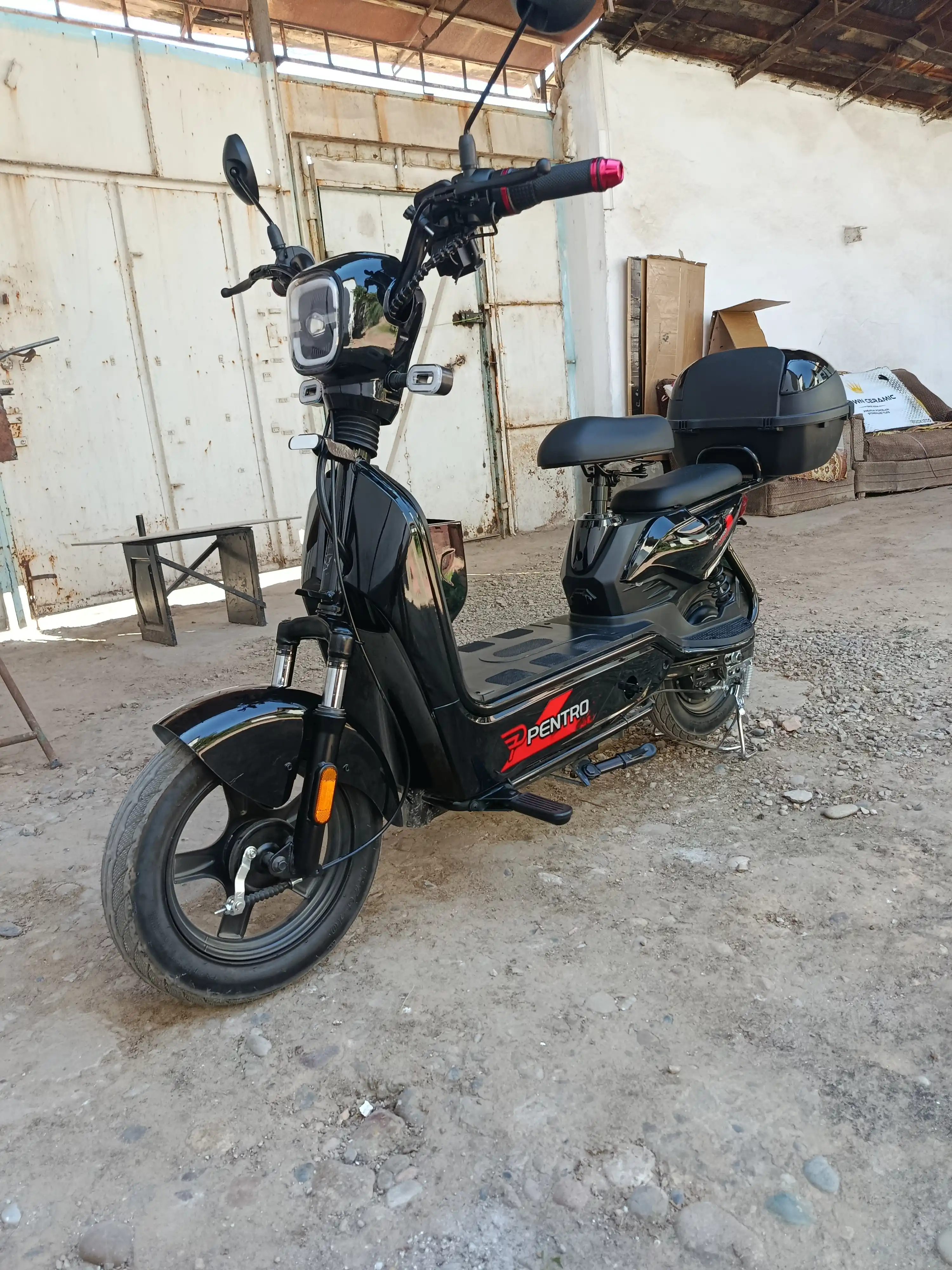Электроскутер Drongo R14 с бонусом в комплекте