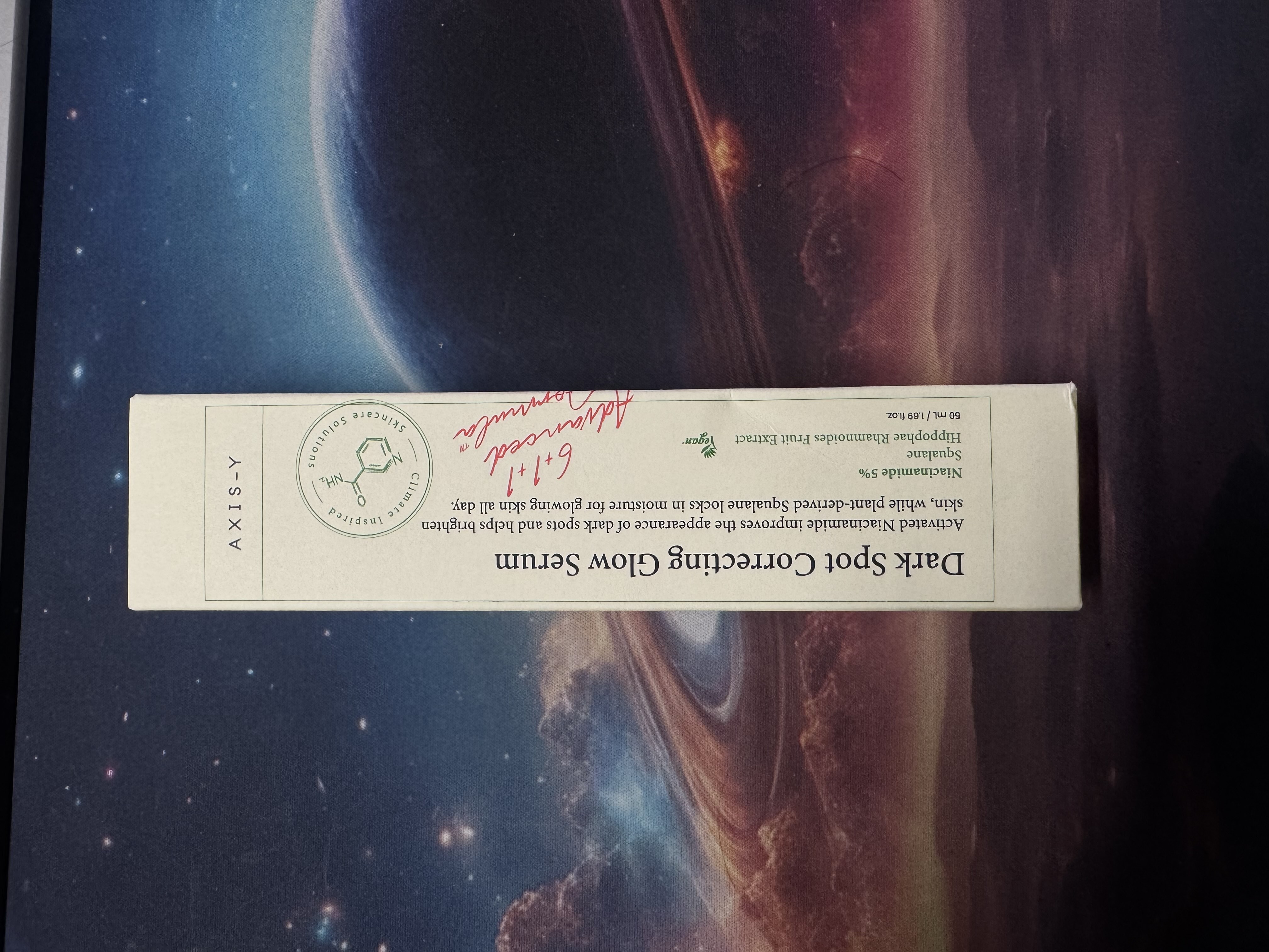 Oqartiruvchi zardob Dark Spot Correcting Glow Serum Axis-Y, yuzni parvarish qilish uchun