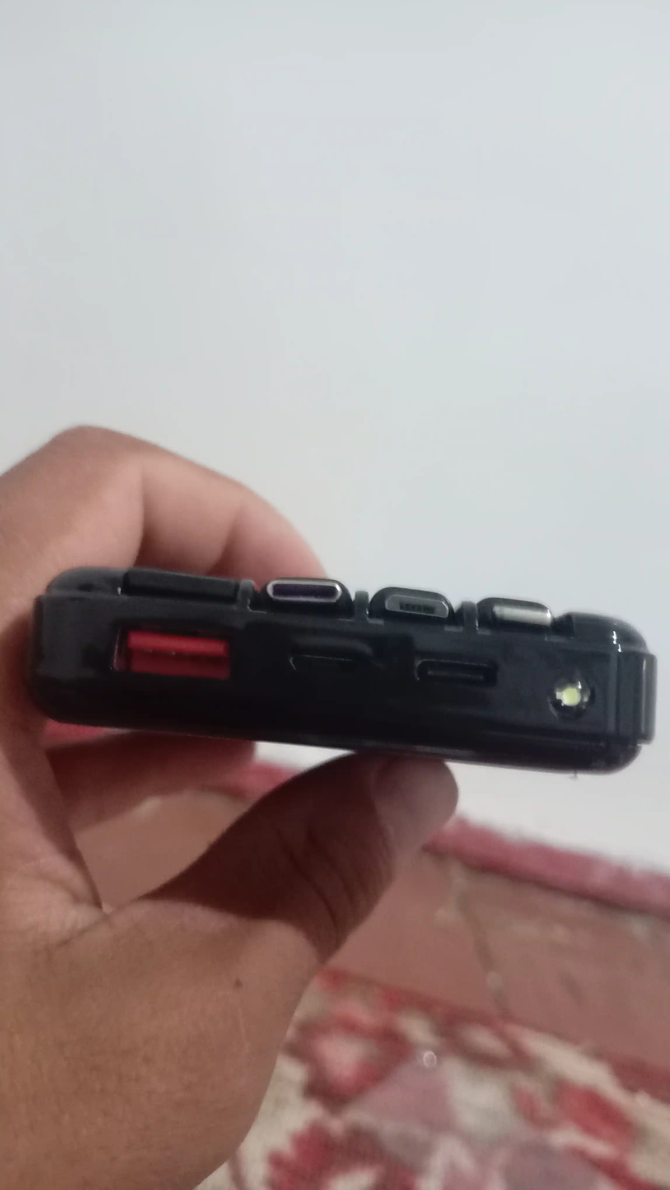 Power Bank 20000 mAh 66W с встроенными кабелями, фонариком и быстрой зарядкой 22.5W