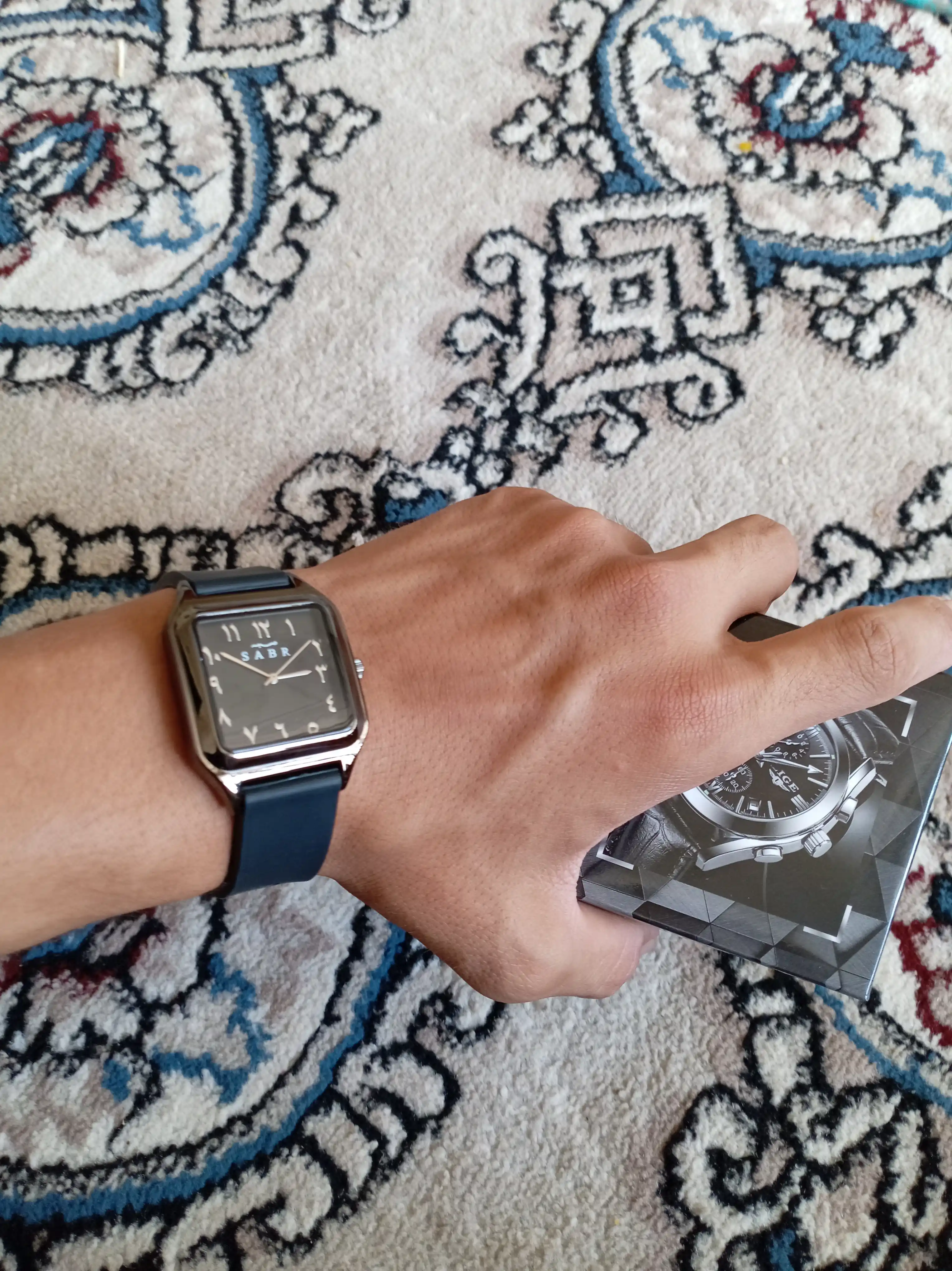 Erkaklar qo‘l soati SABR, magnitli silikon remeshok, arab raqamli siferblat