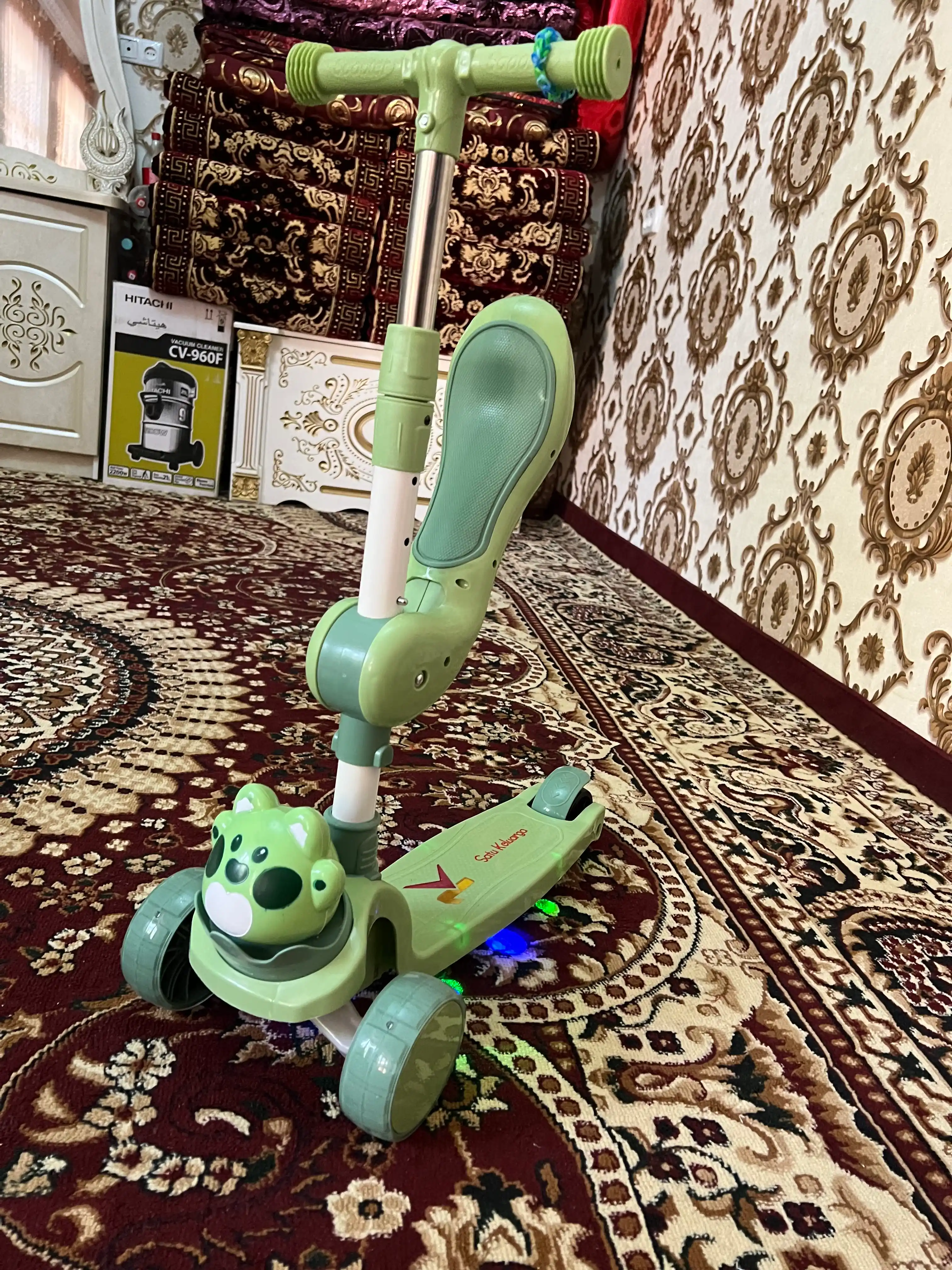 FIDGO uch g‘ildirakli bolalar samokati, buklanadigan, o‘rindiq, musiqa va chiroqlar bilan