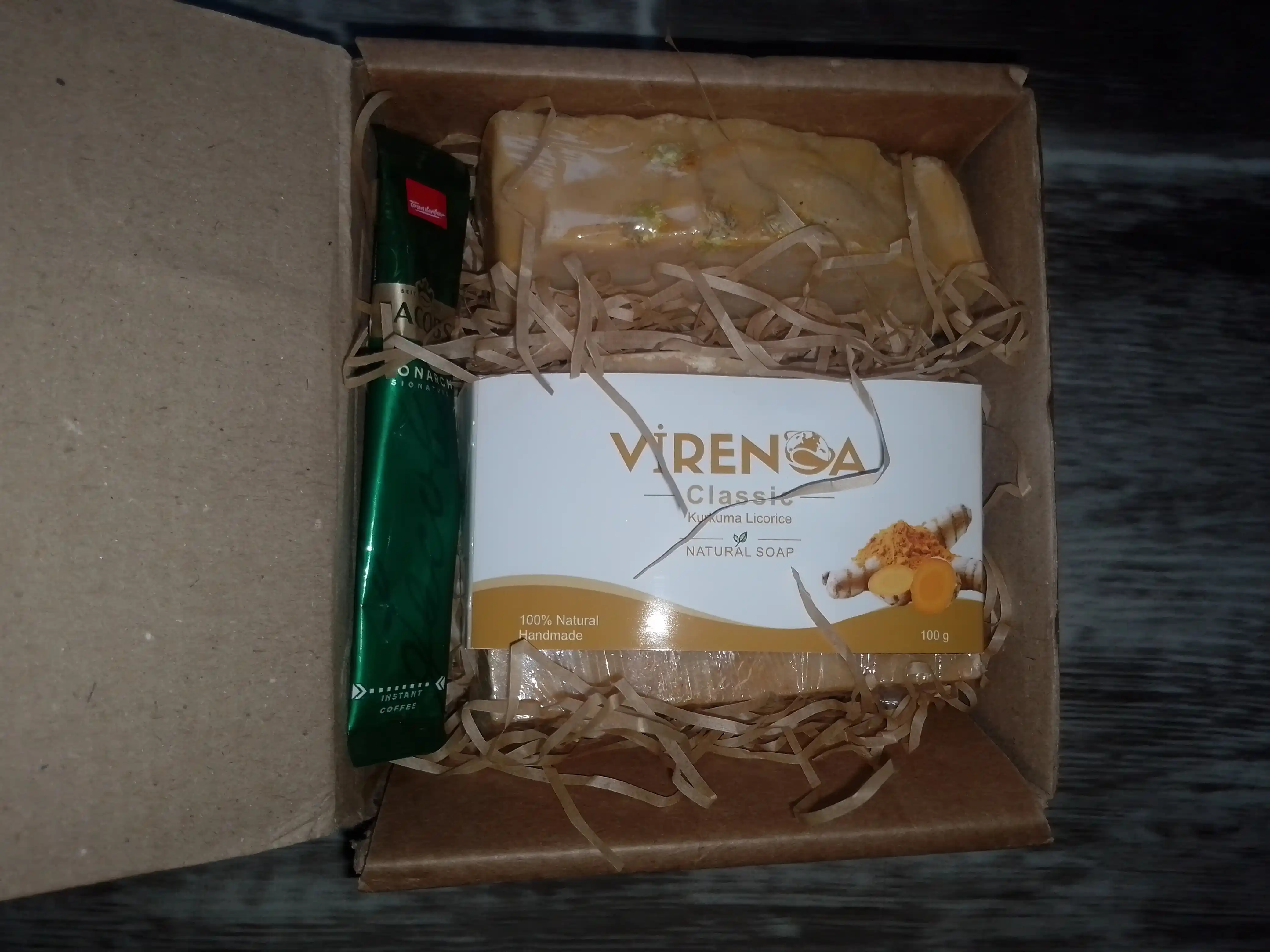 Tabiiy oqartiruvchi yuz sovuni Virenoa Classic kurkuma va meyan ildizi bilan, 100 g Bright